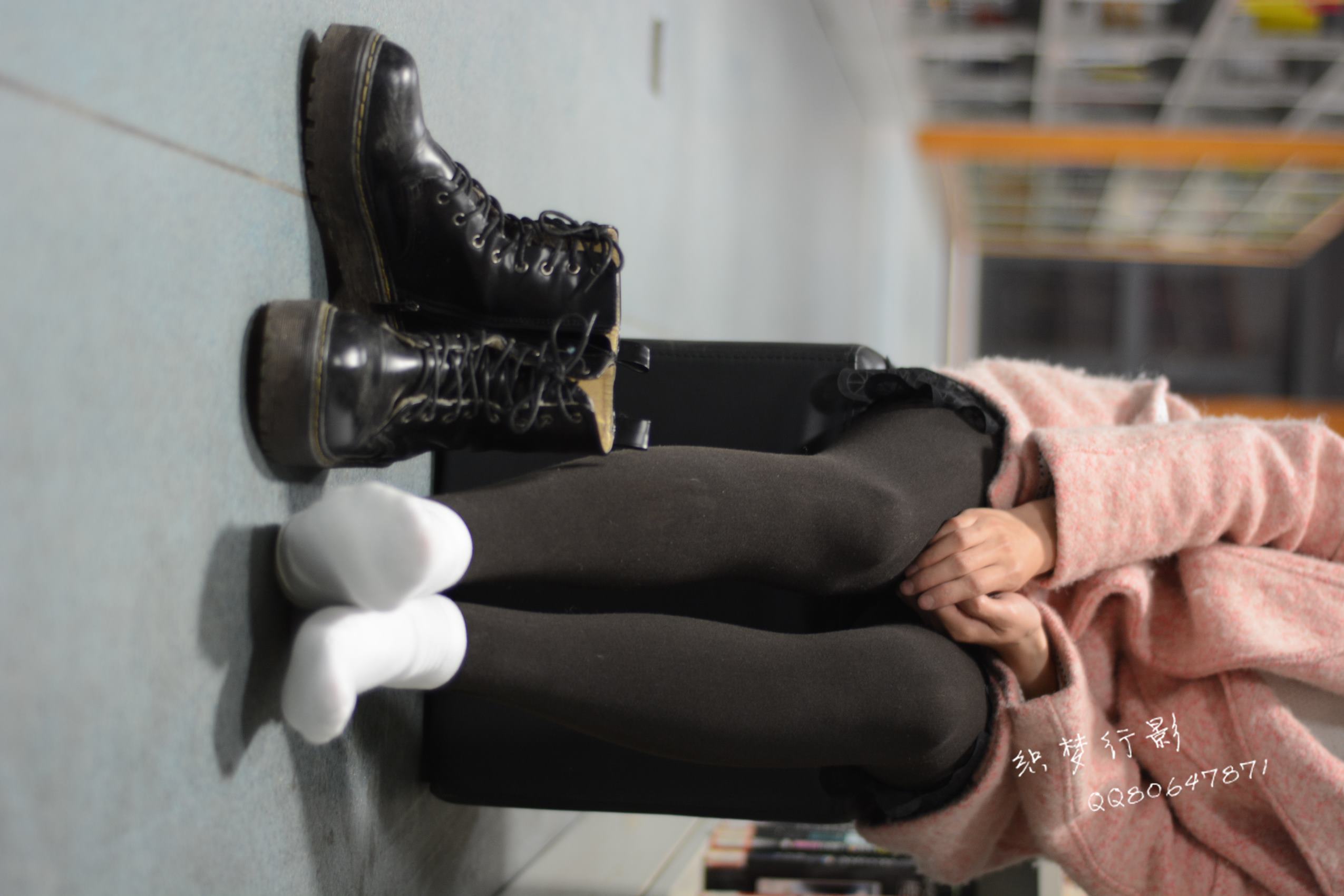 图片[161]-织梦行影@NO.040-第三十九期 校园图书馆小美女打底裤马丁靴白袜美脚（校园）[165P] – 速更版-美库