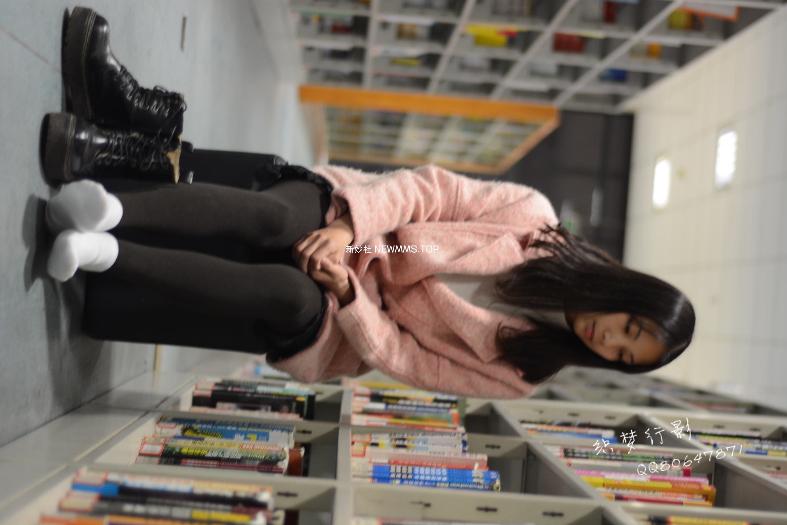 图片[165]-织梦行影@NO.040-第三十九期 校园图书馆小美女打底裤马丁靴白袜美脚（校园）[165P] – 速更版-美库