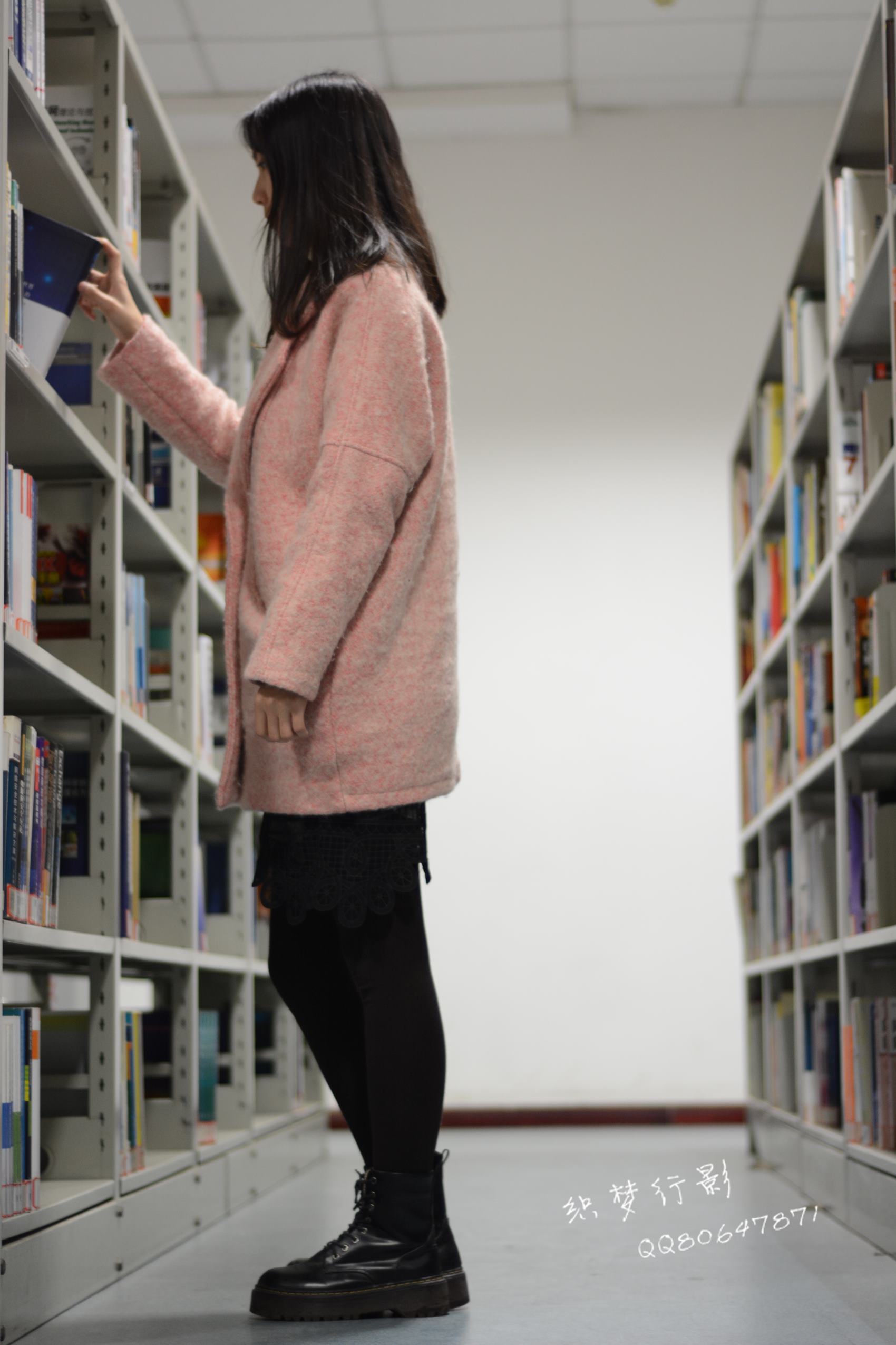 图片[166]-织梦行影@NO.040-第三十九期 校园图书馆小美女打底裤马丁靴白袜美脚（校园）[165P] – 速更版-美库