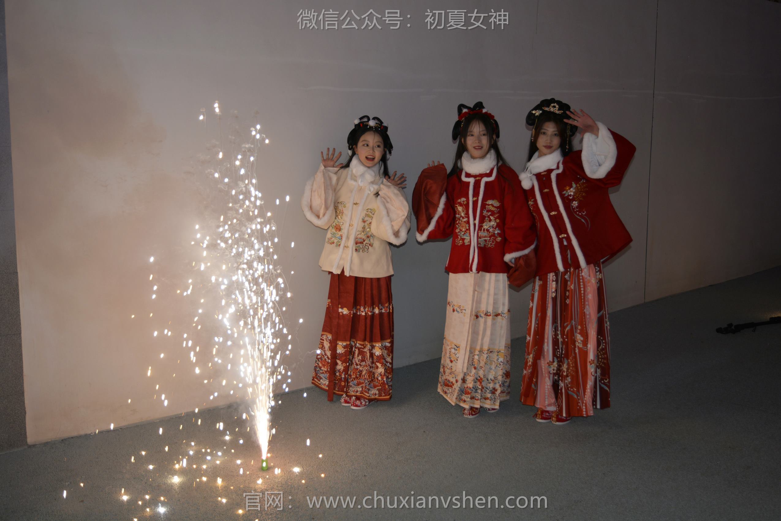 图片[15]-初夏女神 NO.149 双双&秀秀&情情 新年快乐[110P] – 速更版-美库