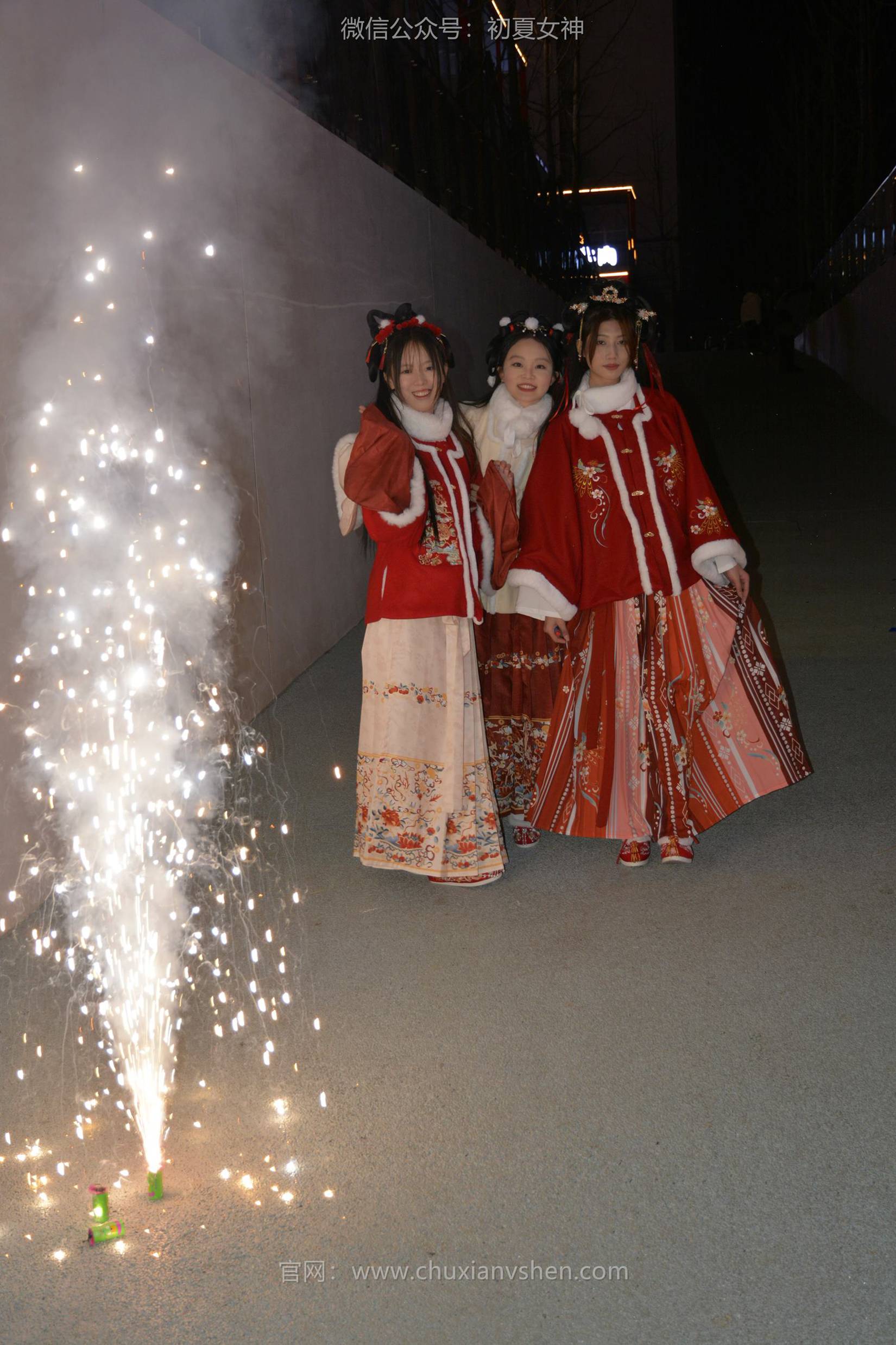 图片[20]-初夏女神 NO.149 双双&秀秀&情情 新年快乐[110P] – 速更版-美库