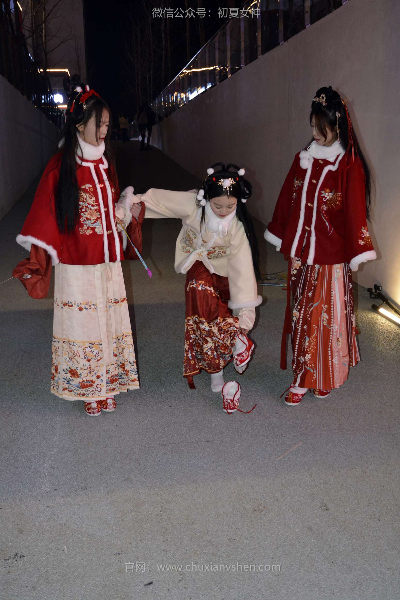 图片[21]-初夏女神 NO.149 双双&秀秀&情情 新年快乐[110P] – 速更版-美库