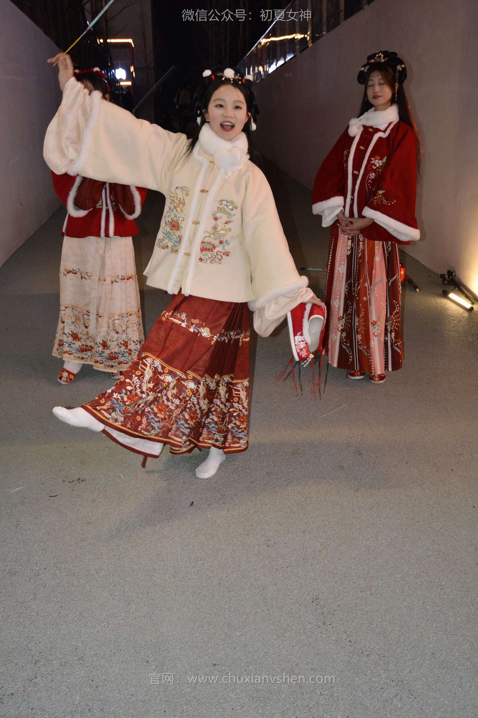 图片[22]-初夏女神 NO.149 双双&秀秀&情情 新年快乐[110P] – 速更版-美库