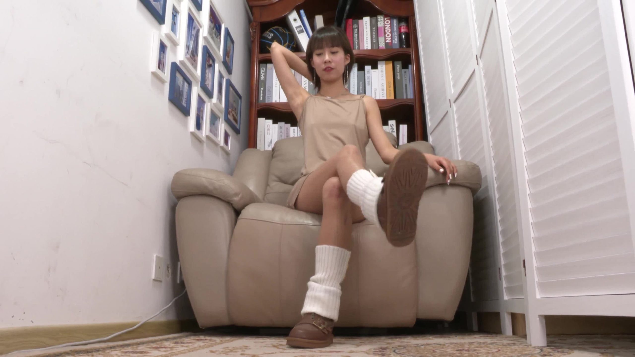 图片[13]-Fluoxetire-妹妹展示诱人小脚 [20P] – 速更版-美库