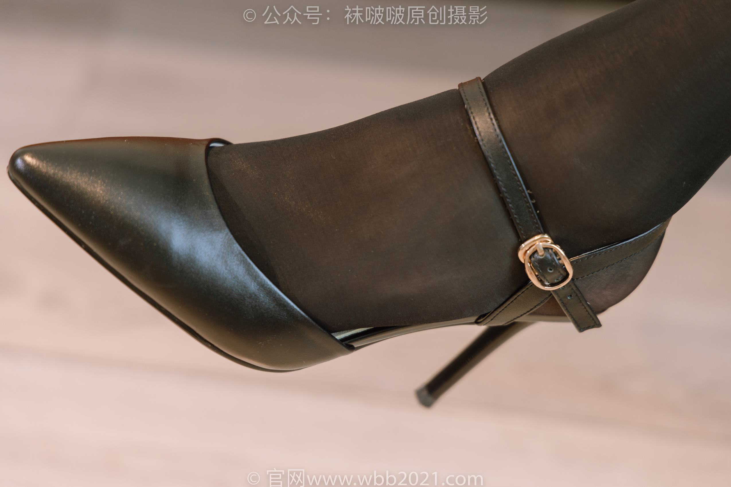 图片[112]-[BoBoSocks袜啵啵]NO.396 小甜豆-两双高跟鞋、油亮黑丝、油亮蓝丝[140P] – 速更版-美库