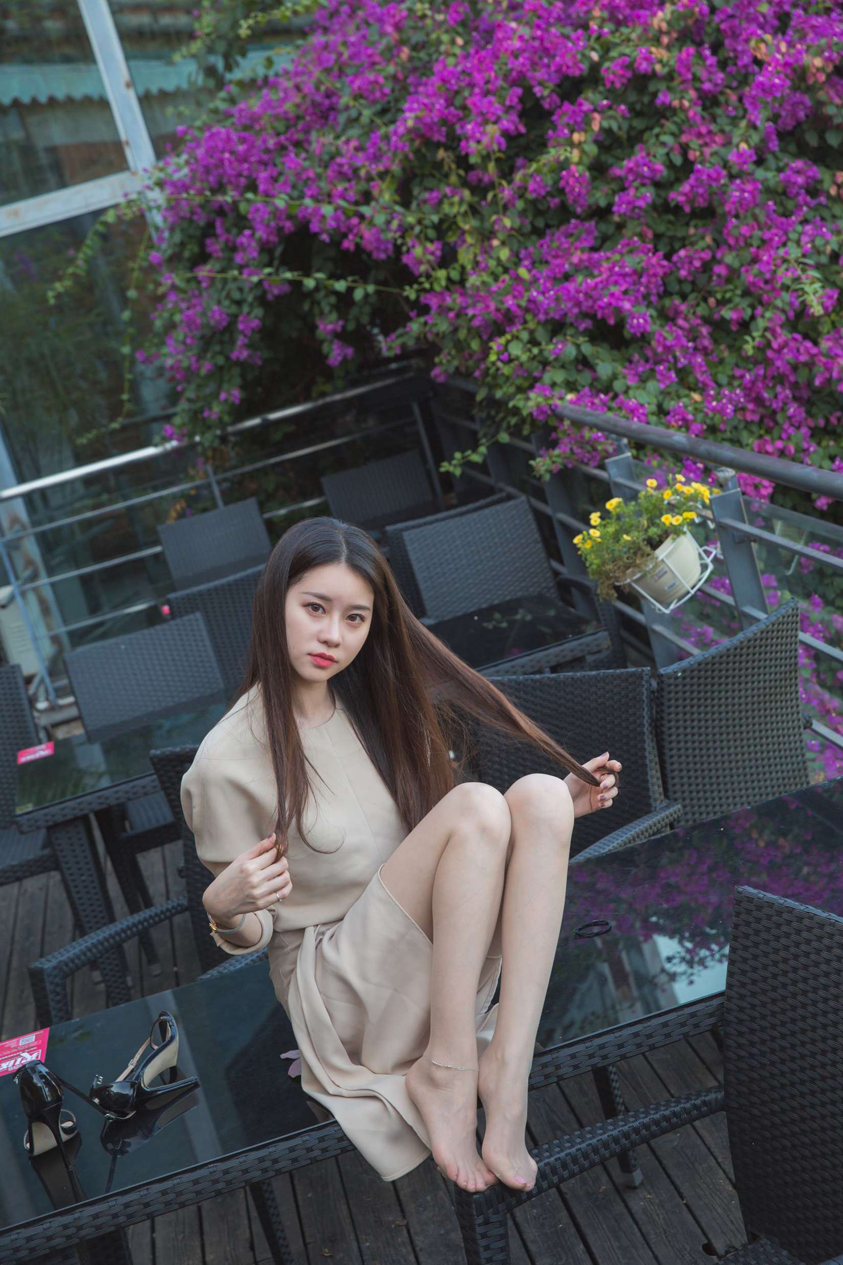 图片[15]-Sia不吃鱼 风衣玉足 [14P] – 速更版-美库