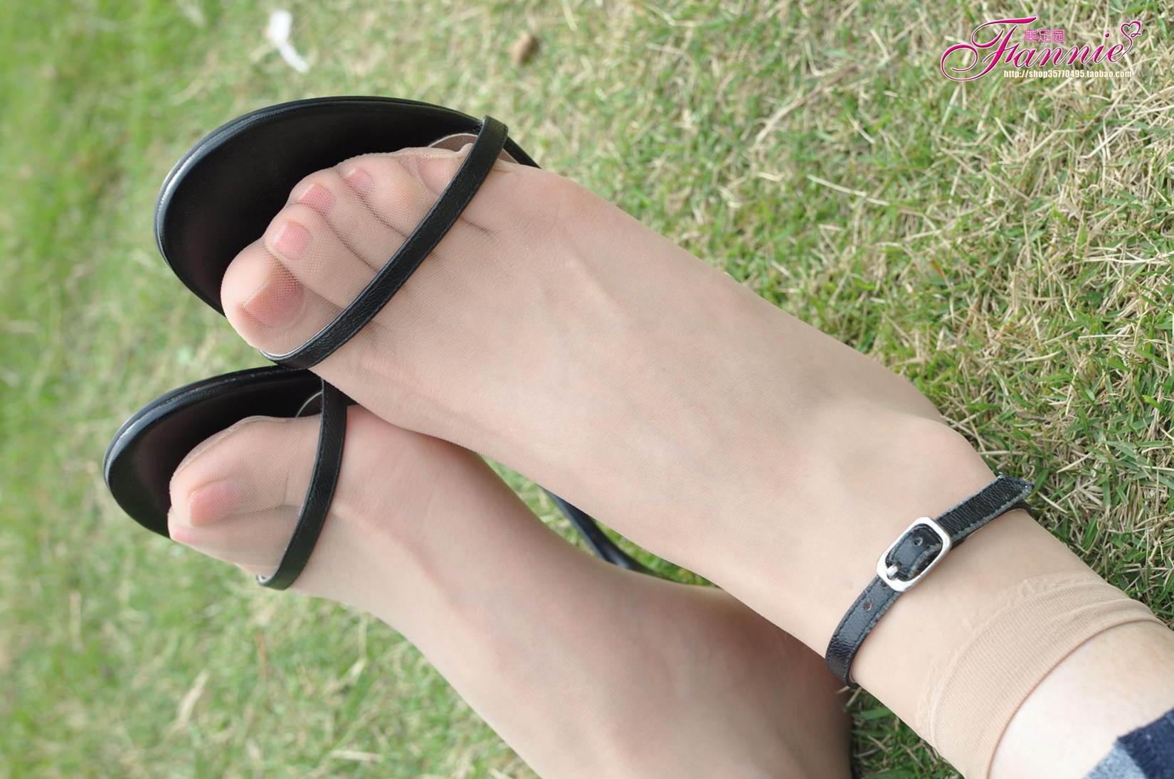 图片[13]-Fannie芬妮每足园 No.547 野草闲花蓬春生 极致高跟肉丝[72P] – 速更版-美库