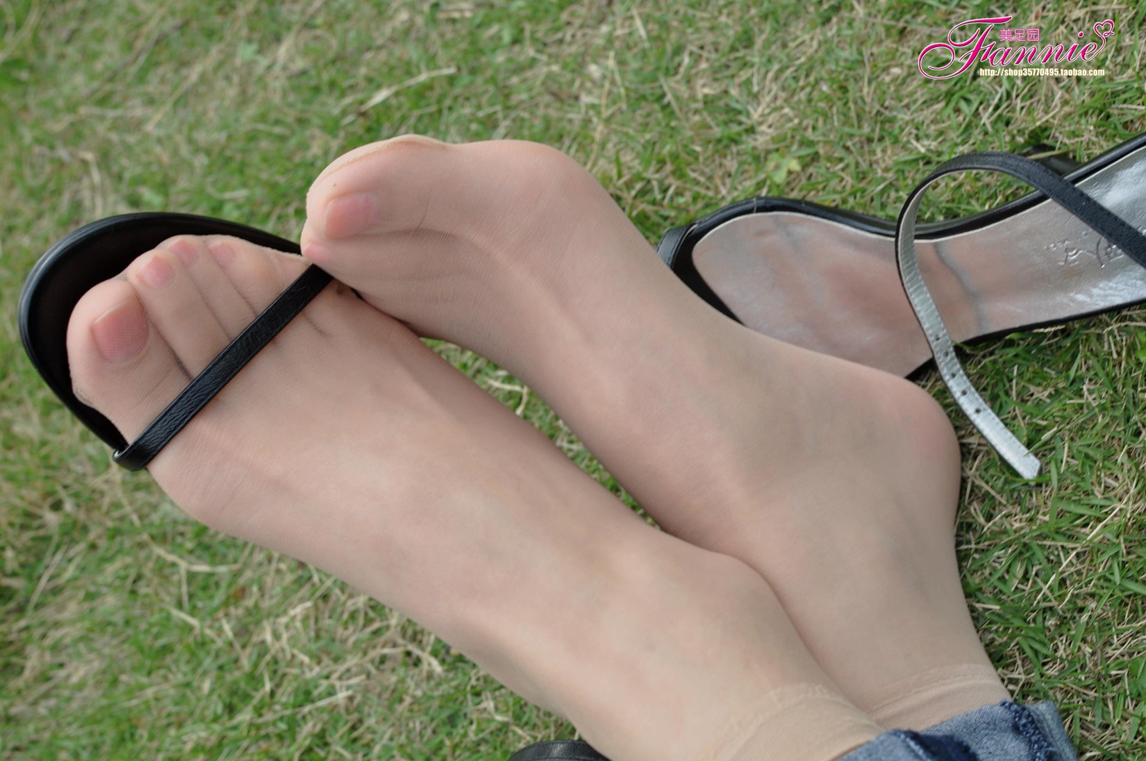 图片[38]-Fannie芬妮每足园 No.547 野草闲花蓬春生 极致高跟肉丝[72P] – 速更版-美库