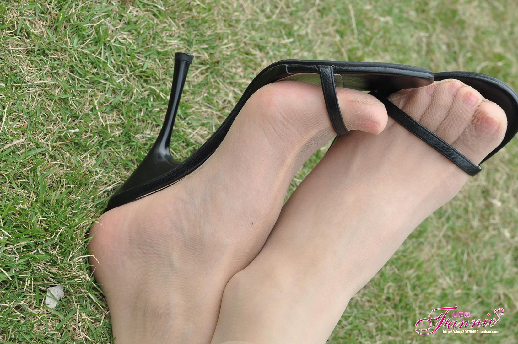 图片[58]-Fannie芬妮每足园 No.547 野草闲花蓬春生 极致高跟肉丝[72P] – 速更版-美库