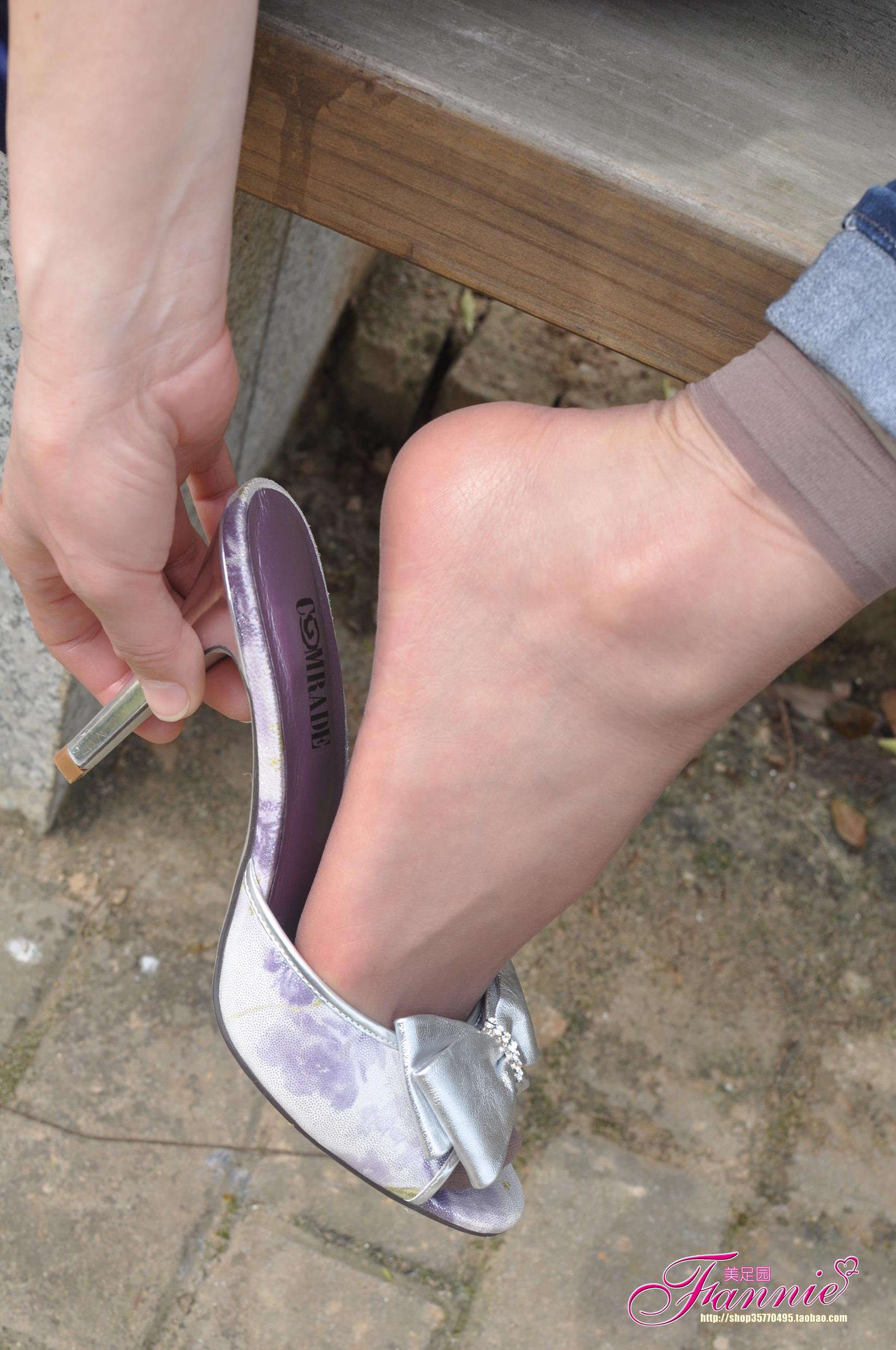 图片[12]-Fannie芬妮每足园 No.549 野草闲花蓬春生 凉拖灰丝[66P] – 速更版-美库