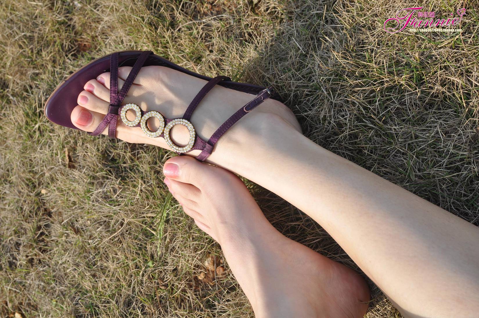 图片[19]-Fannie芬妮每足园 No.550 野草闲花蓬春生 裸足高跟[66P] – 速更版-美库