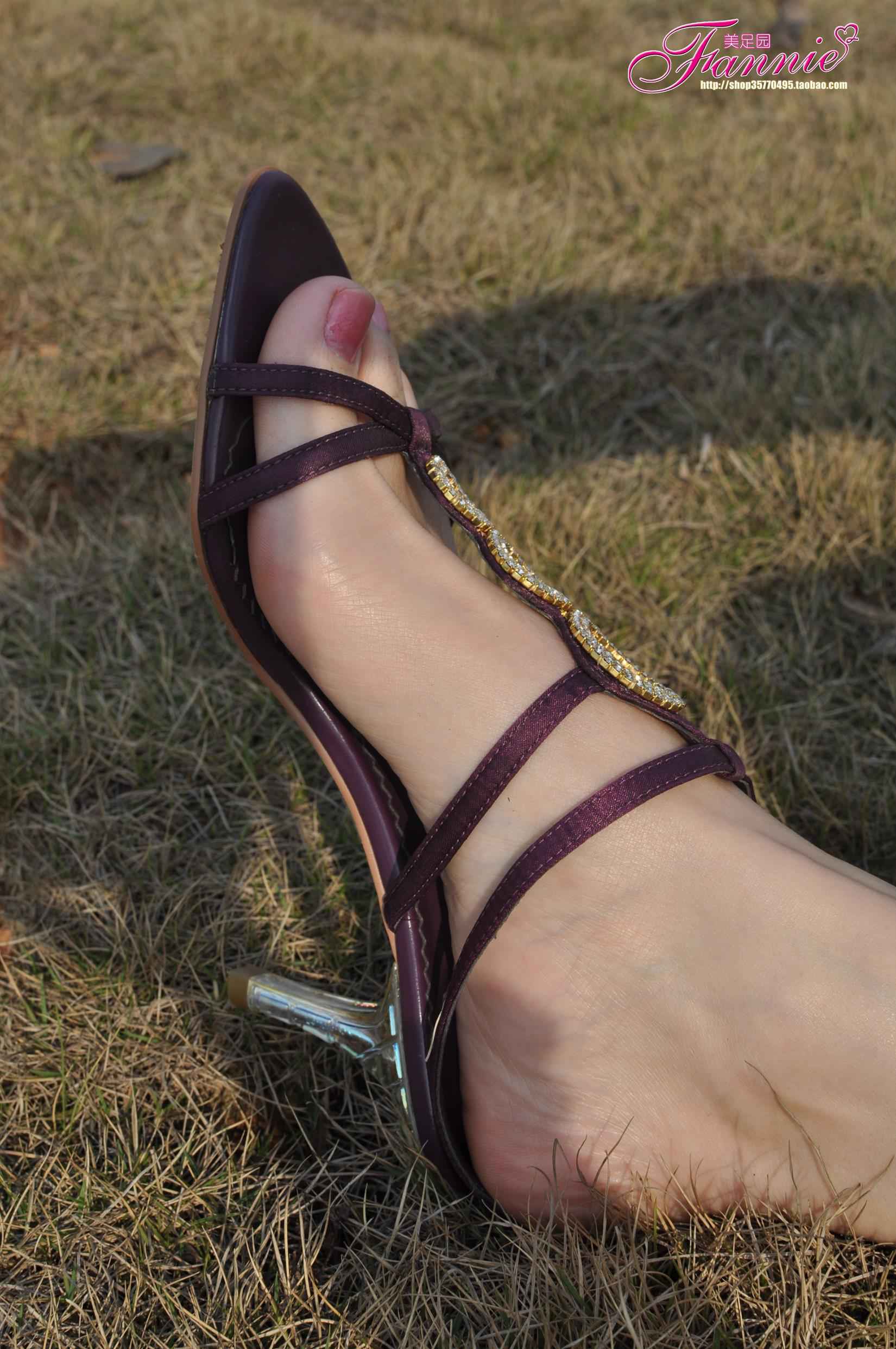 图片[20]-Fannie芬妮每足园 No.550 野草闲花蓬春生 裸足高跟[66P] – 速更版-美库