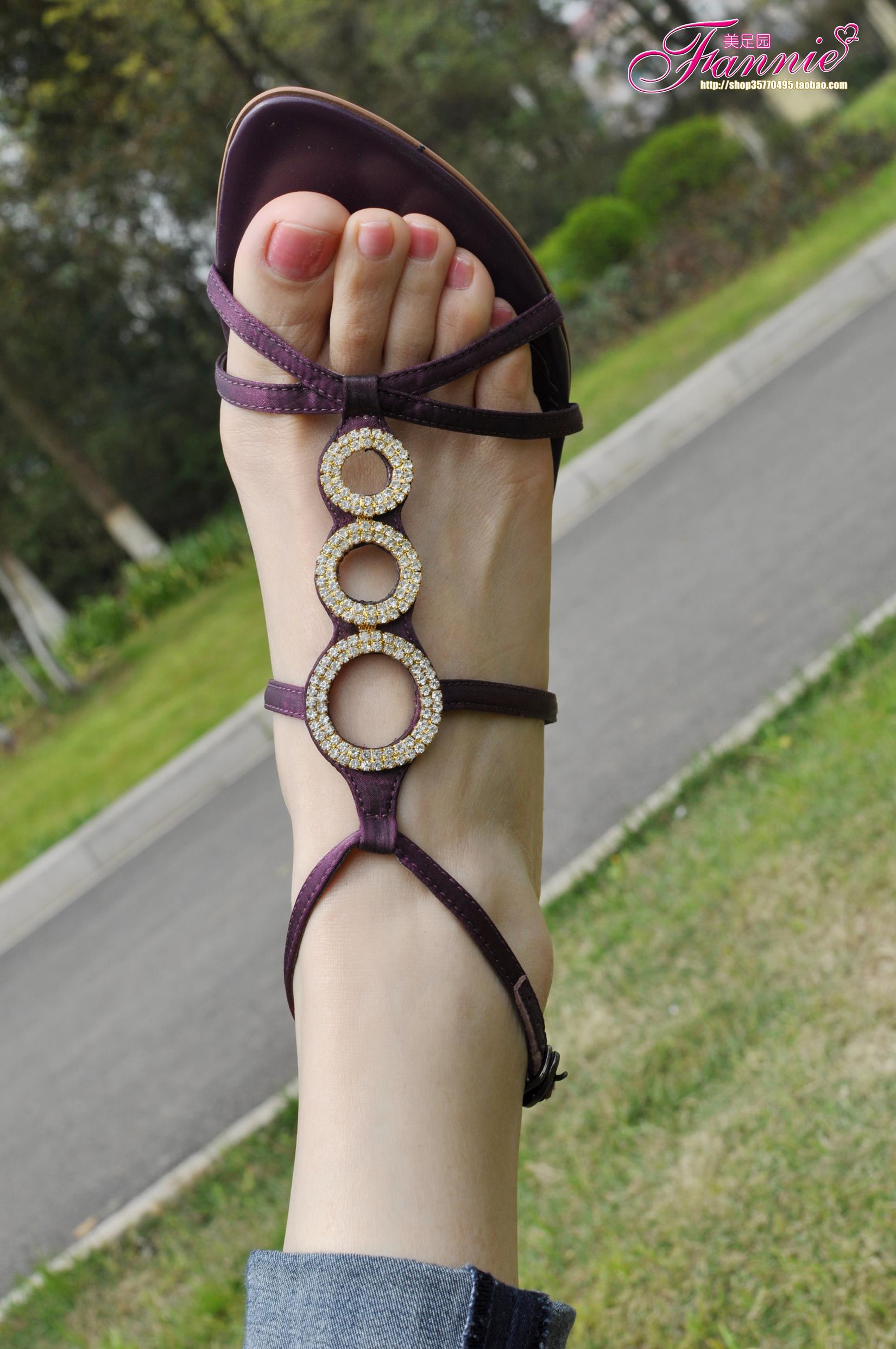 图片[39]-Fannie芬妮每足园 No.550 野草闲花蓬春生 裸足高跟[66P] – 速更版-美库