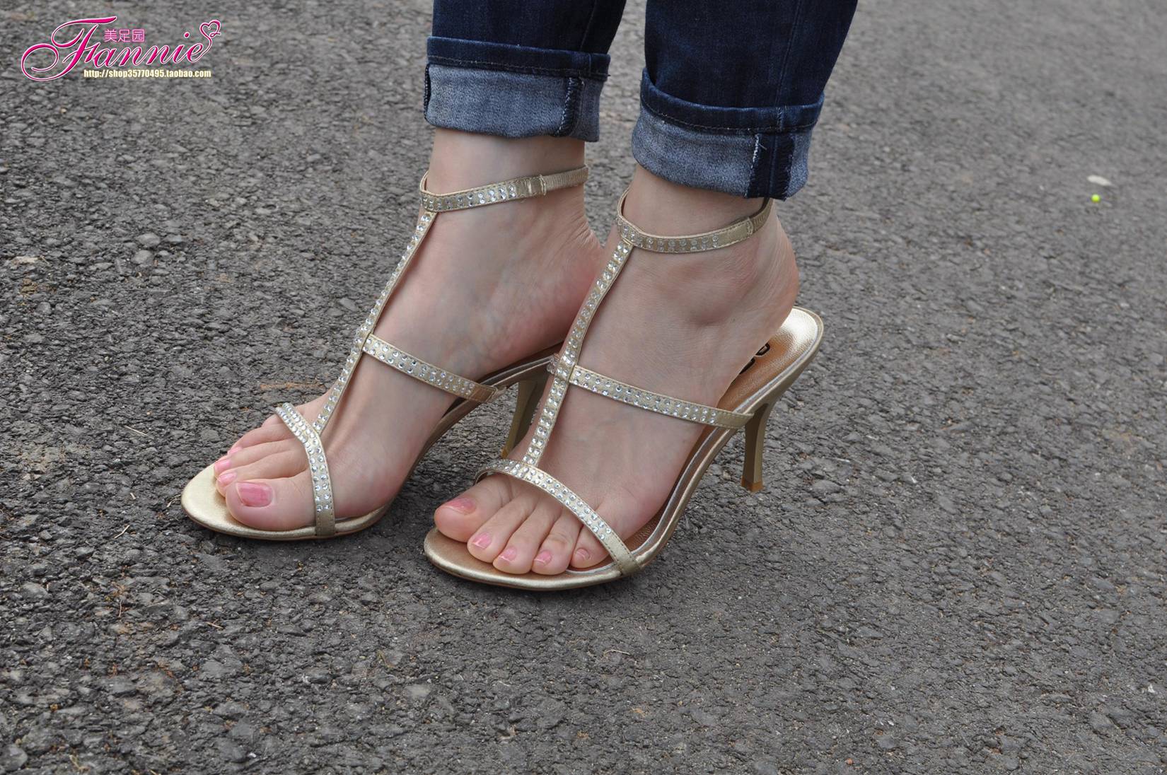 图片[42]-Fannie芬妮每足园 No.551 野草闲花蓬春生 裸足高跟2[56P] – 速更版-美库