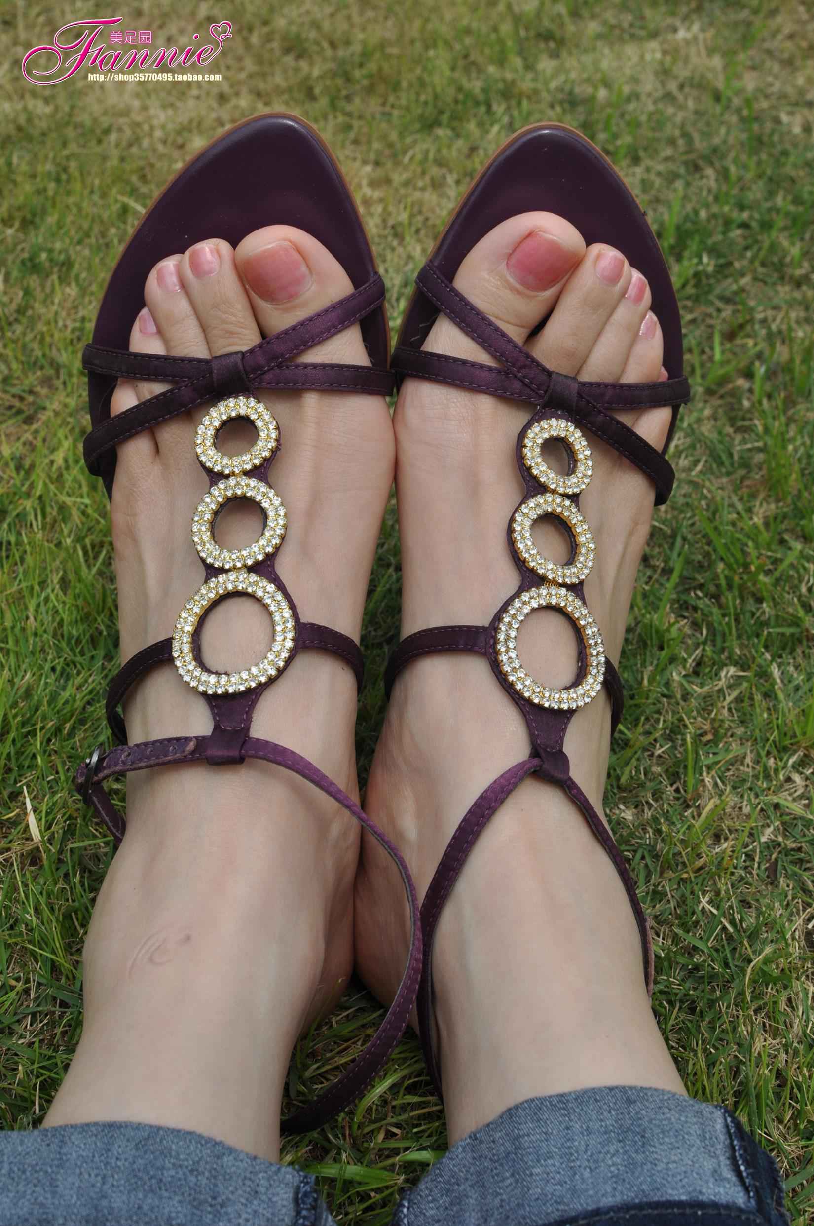 图片[54]-Fannie芬妮每足园 No.550 野草闲花蓬春生 裸足高跟[66P] – 速更版-美库