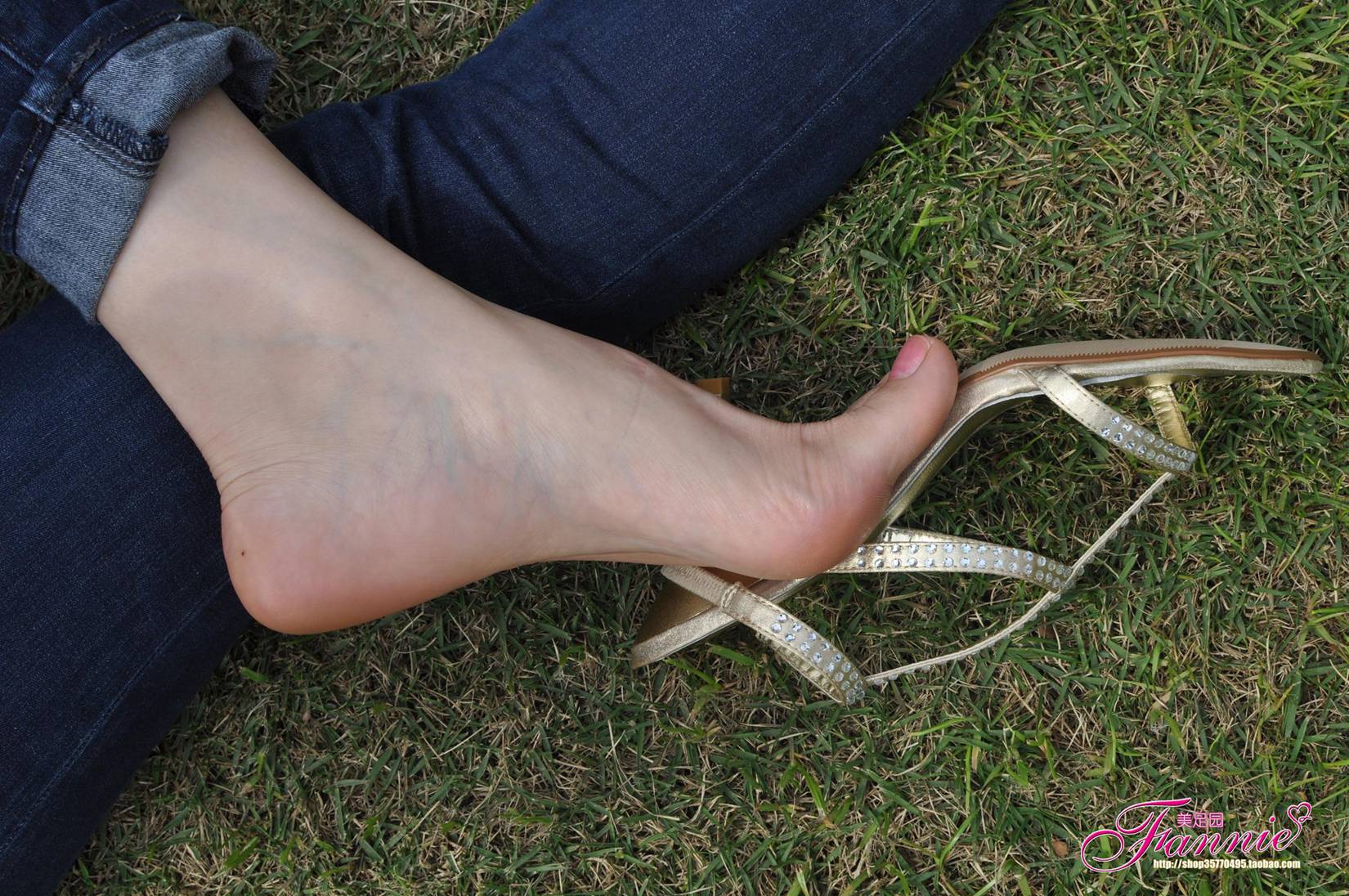 图片[52]-Fannie芬妮每足园 No.551 野草闲花蓬春生 裸足高跟2[56P] – 速更版-美库