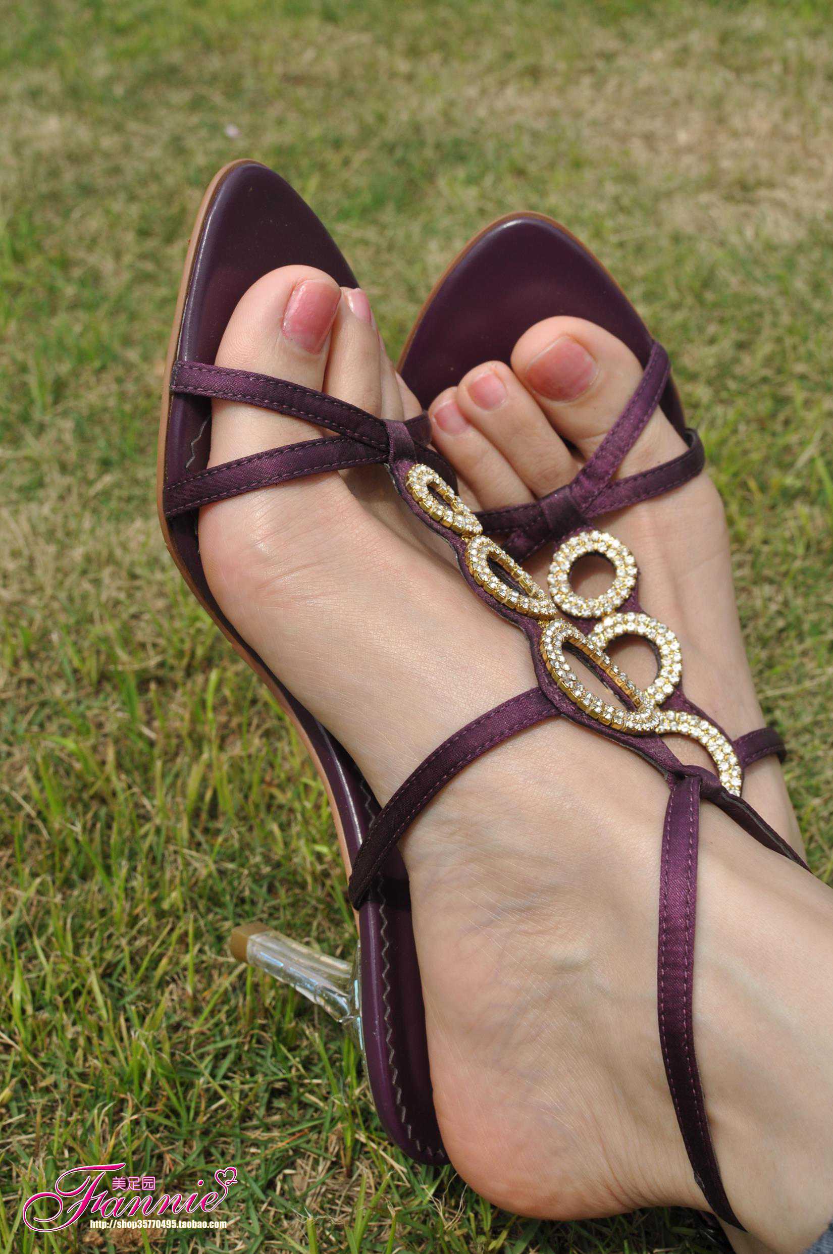 图片[62]-Fannie芬妮每足园 No.550 野草闲花蓬春生 裸足高跟[66P] – 速更版-美库