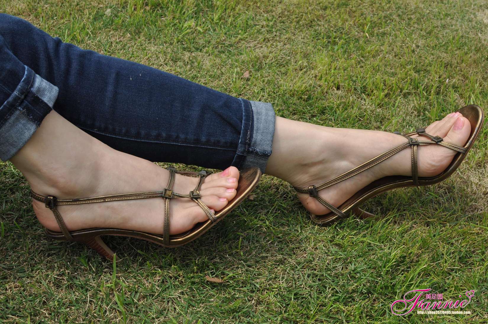 图片[11]-Fannie芬妮每足园 No.552 野草闲花蓬春生 裸足高跟3[76P] – 速更版-美库
