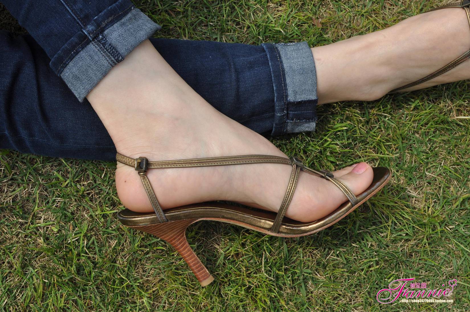图片[16]-Fannie芬妮每足园 No.552 野草闲花蓬春生 裸足高跟3[76P] – 速更版-美库