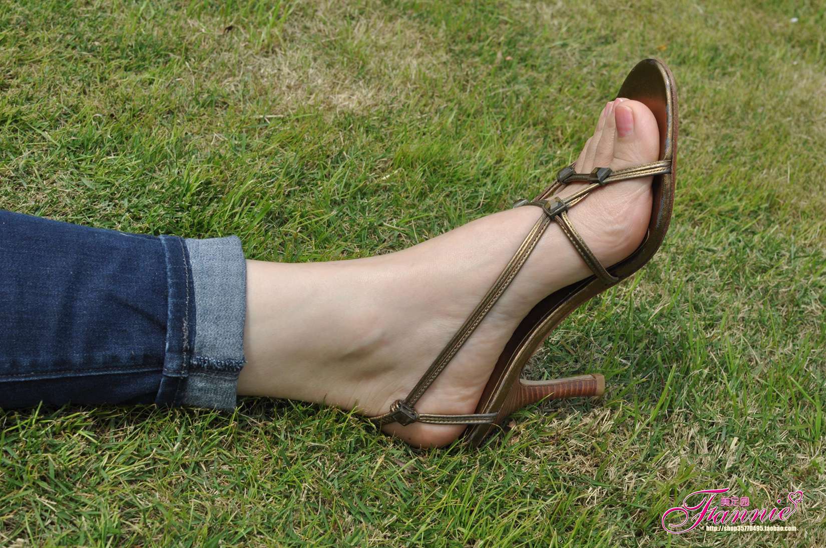 图片[30]-Fannie芬妮每足园 No.552 野草闲花蓬春生 裸足高跟3[76P] – 速更版-美库