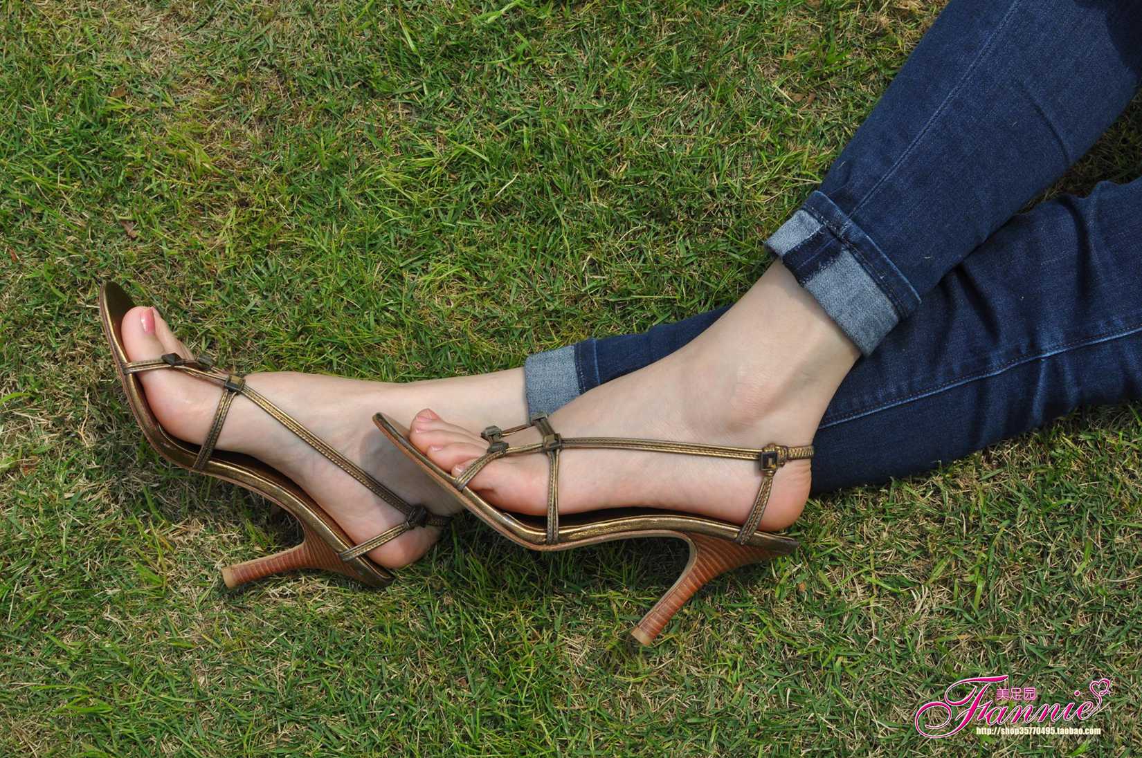 图片[32]-Fannie芬妮每足园 No.552 野草闲花蓬春生 裸足高跟3[76P] – 速更版-美库