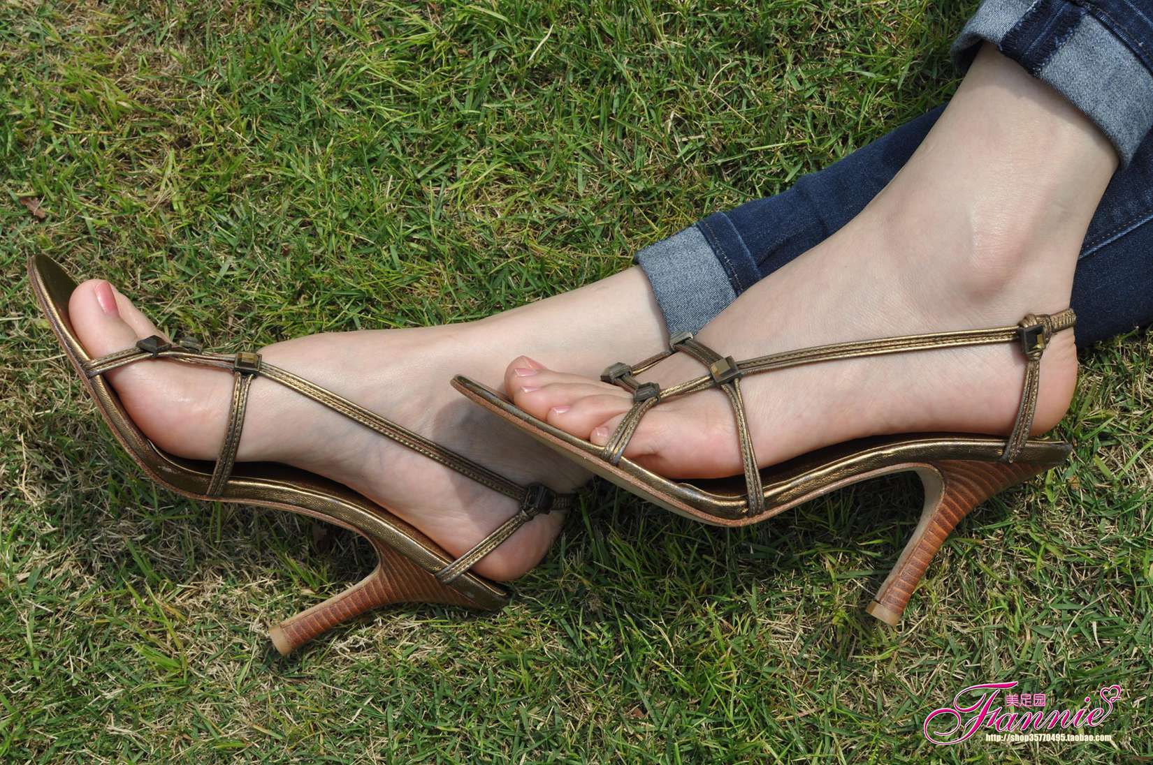 图片[33]-Fannie芬妮每足园 No.552 野草闲花蓬春生 裸足高跟3[76P] – 速更版-美库