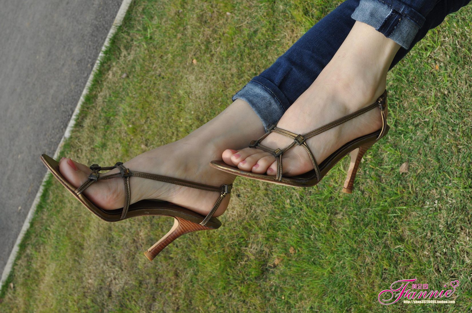 图片[38]-Fannie芬妮每足园 No.552 野草闲花蓬春生 裸足高跟3[76P] – 速更版-美库