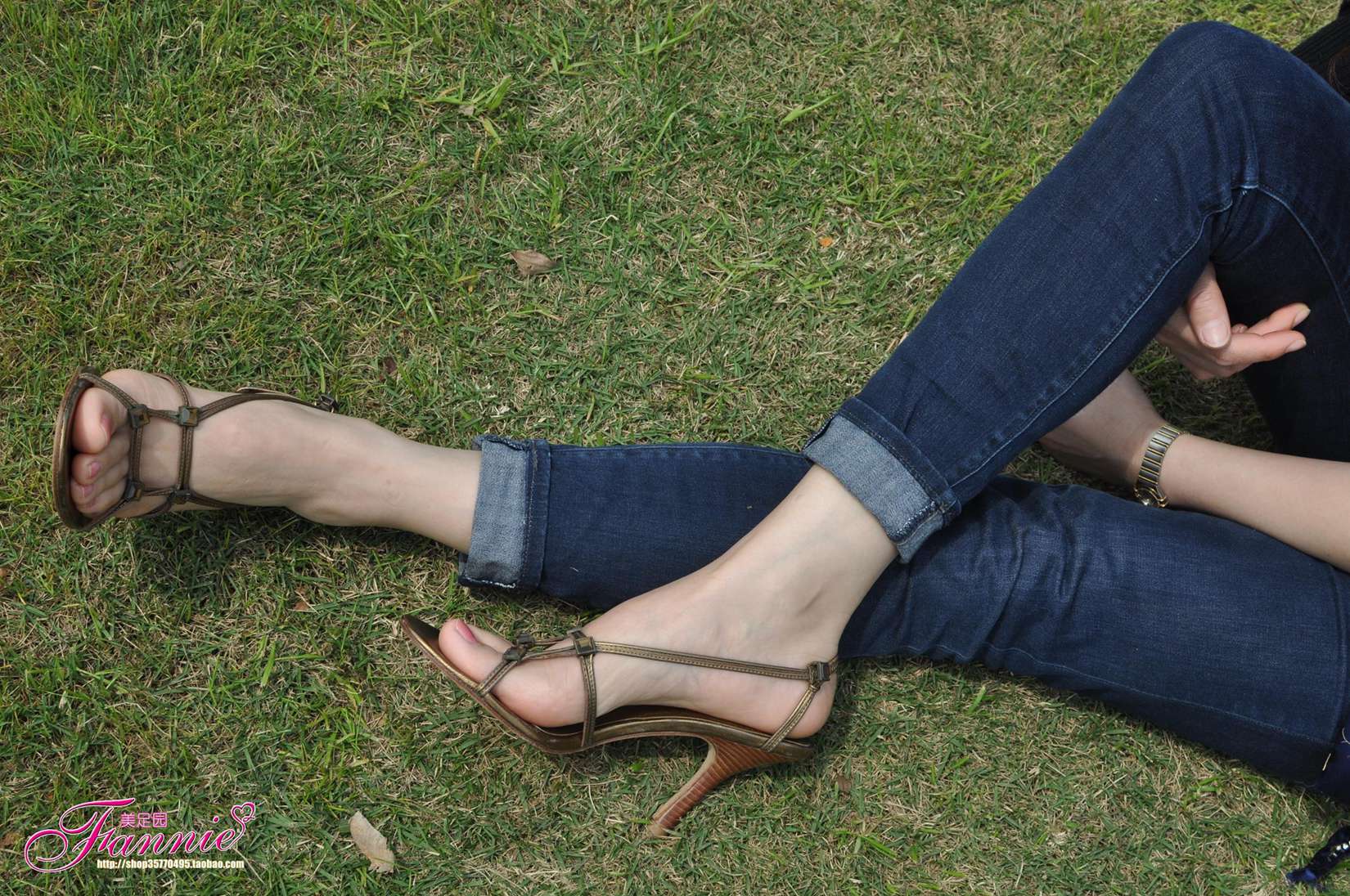 图片[41]-Fannie芬妮每足园 No.552 野草闲花蓬春生 裸足高跟3[76P] – 速更版-美库