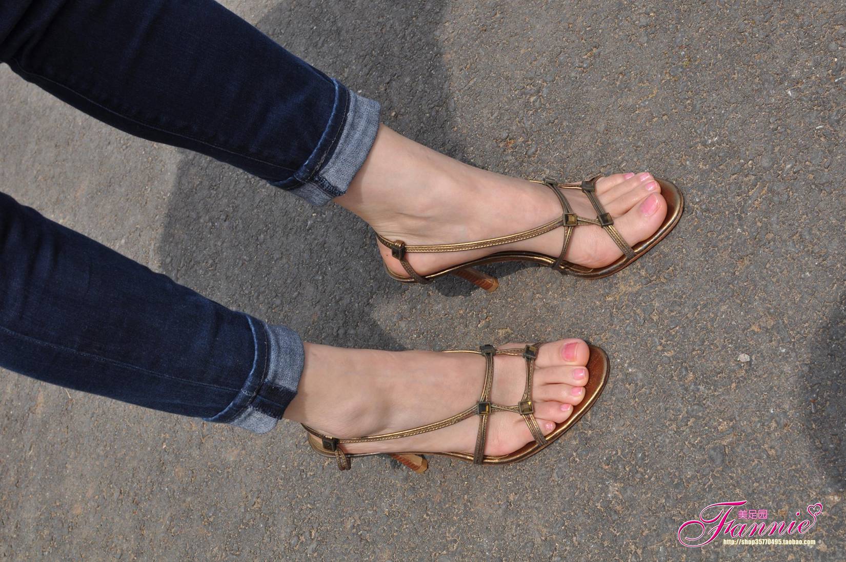 图片[68]-Fannie芬妮每足园 No.552 野草闲花蓬春生 裸足高跟3[76P] – 速更版-美库