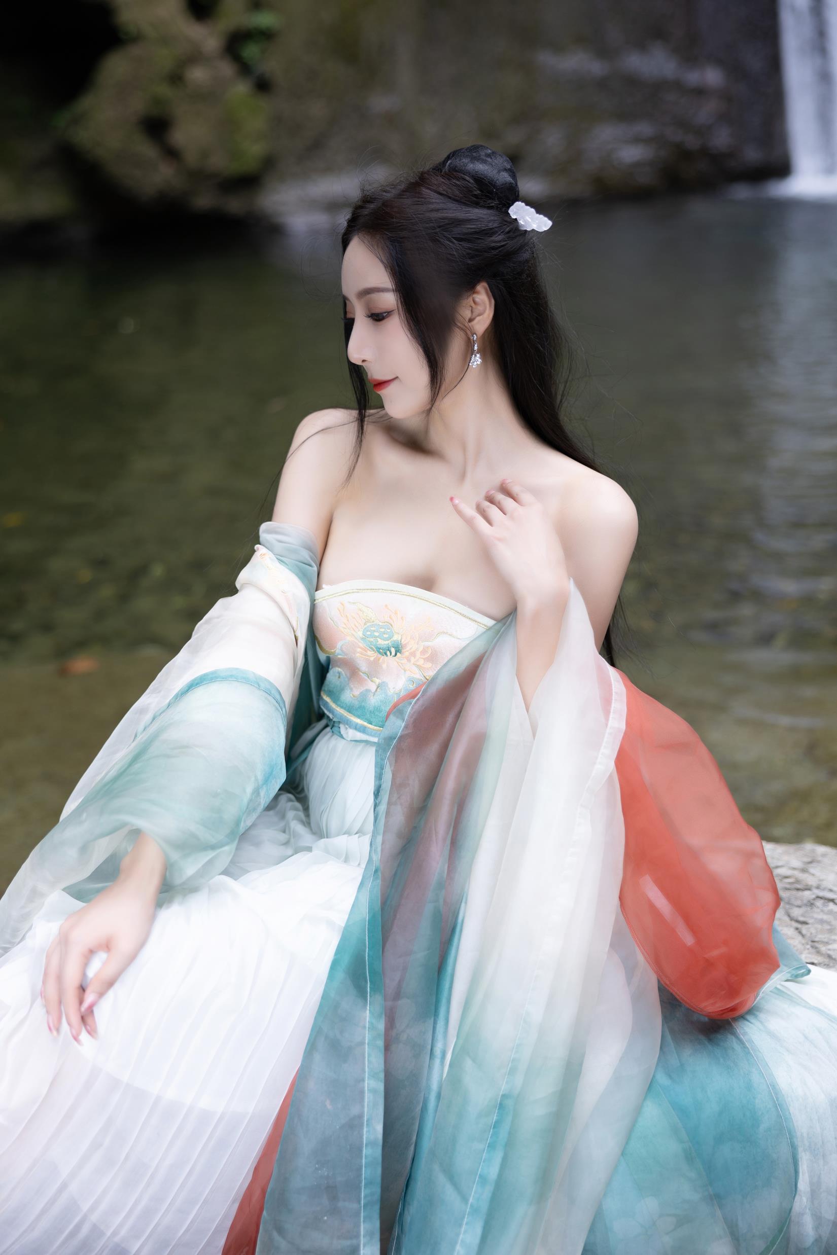 图片[14]-王馨瑶Yanni – 绿色古装-瀑布[48P] – 速更版-美库