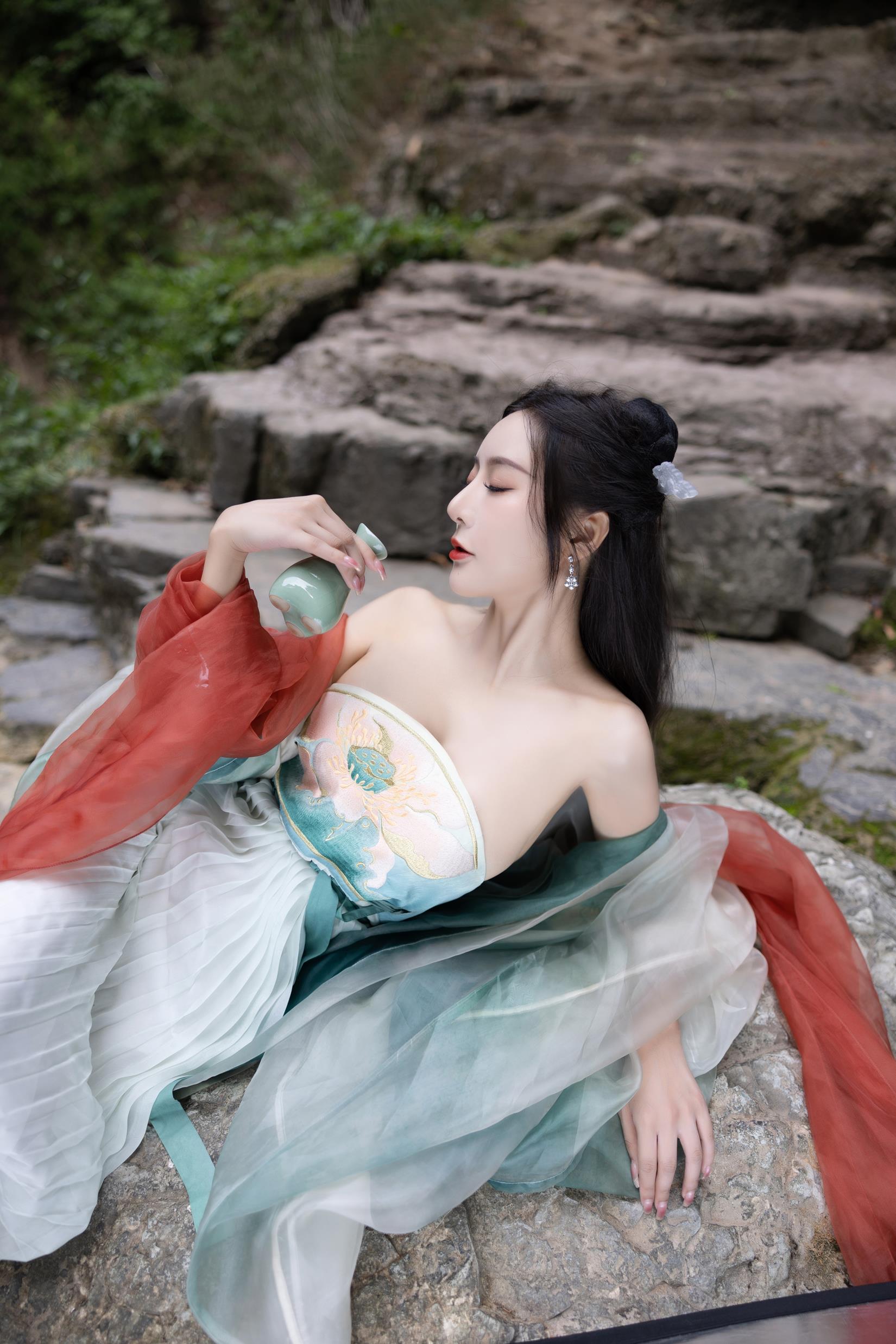 图片[15]-王馨瑶Yanni – 绿色古装-瀑布[48P] – 速更版-美库