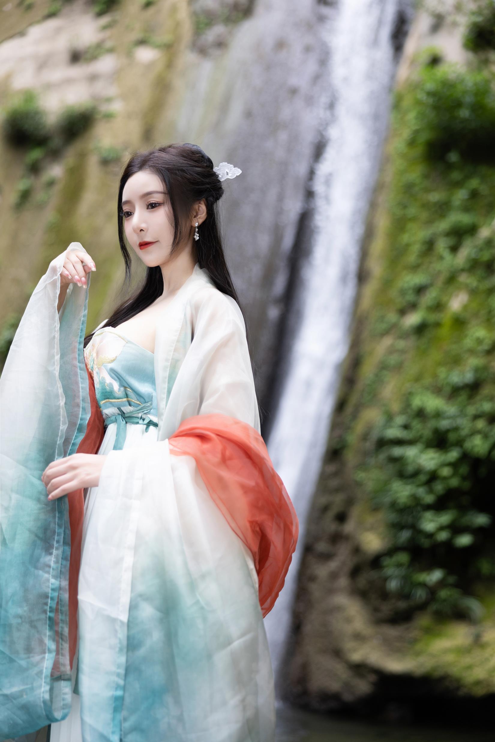 图片[19]-王馨瑶Yanni – 绿色古装-瀑布[48P] – 速更版-美库