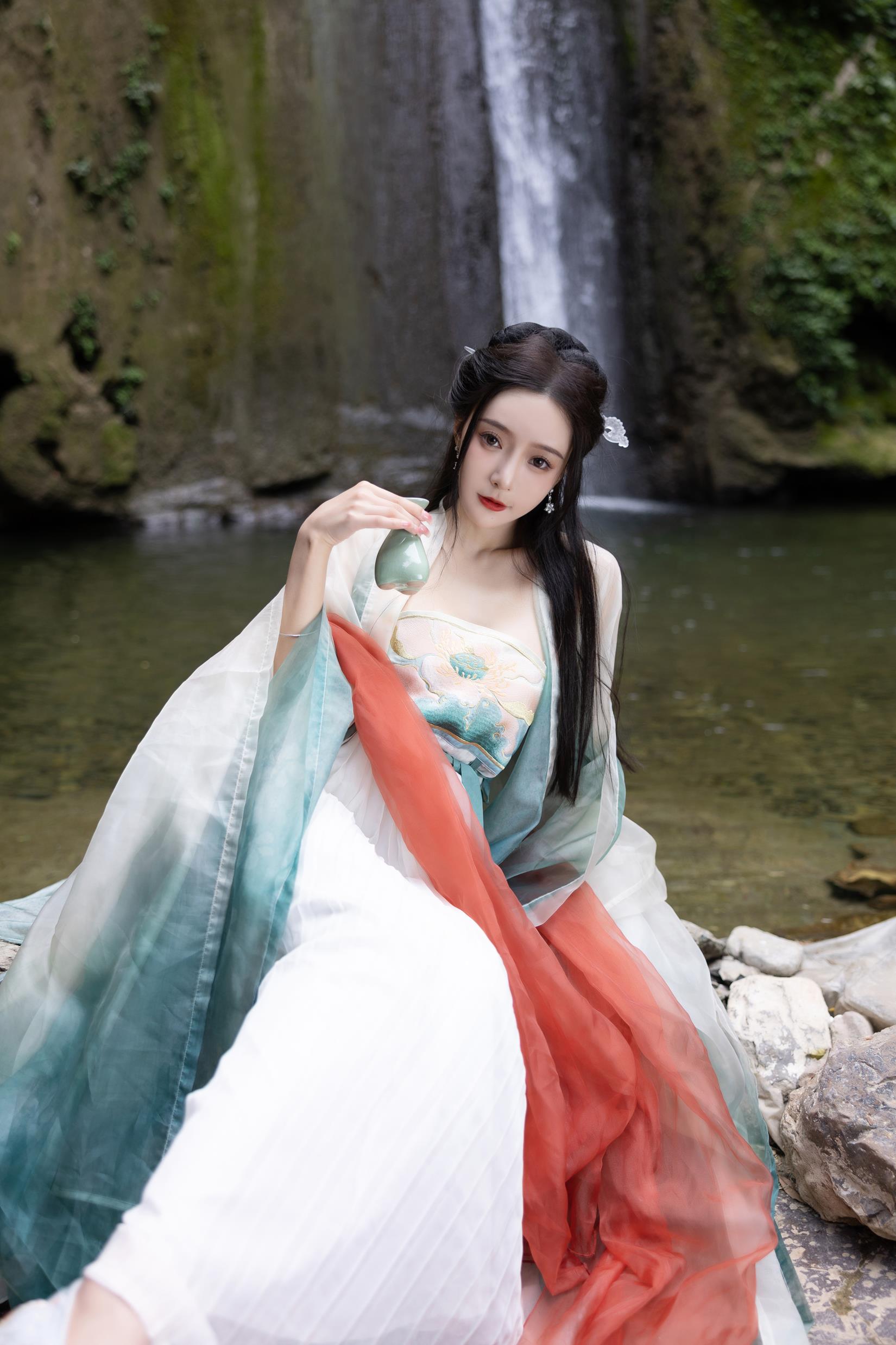 图片[21]-王馨瑶Yanni – 绿色古装-瀑布[48P] – 速更版-美库