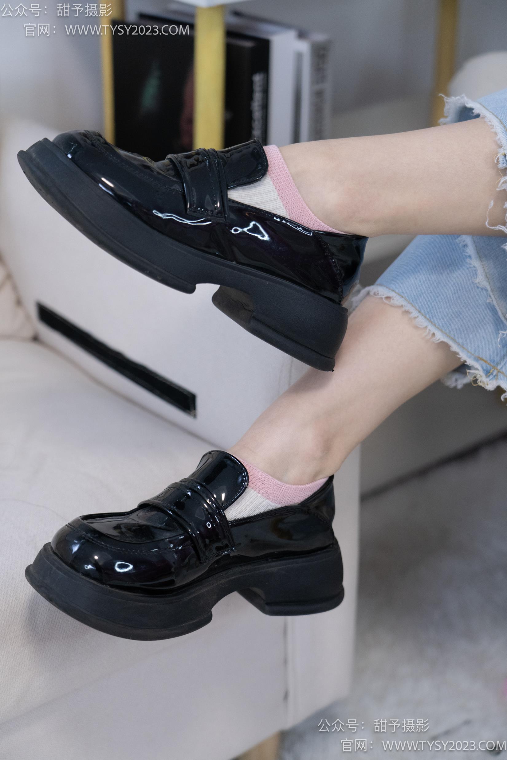 图片[10]-甜予摄影 NO.028 胡桃-皮鞋、白棉袜、裸足[124P] – 速更版-美库