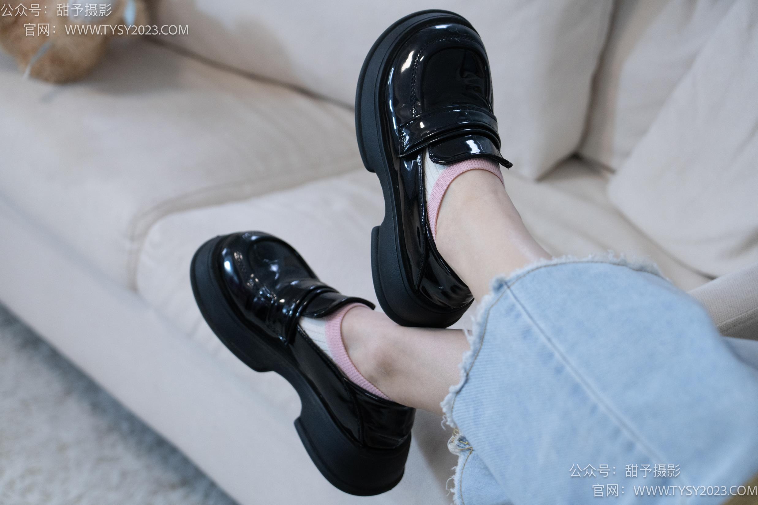 图片[13]-甜予摄影 NO.028 胡桃-皮鞋、白棉袜、裸足[124P] – 速更版-美库