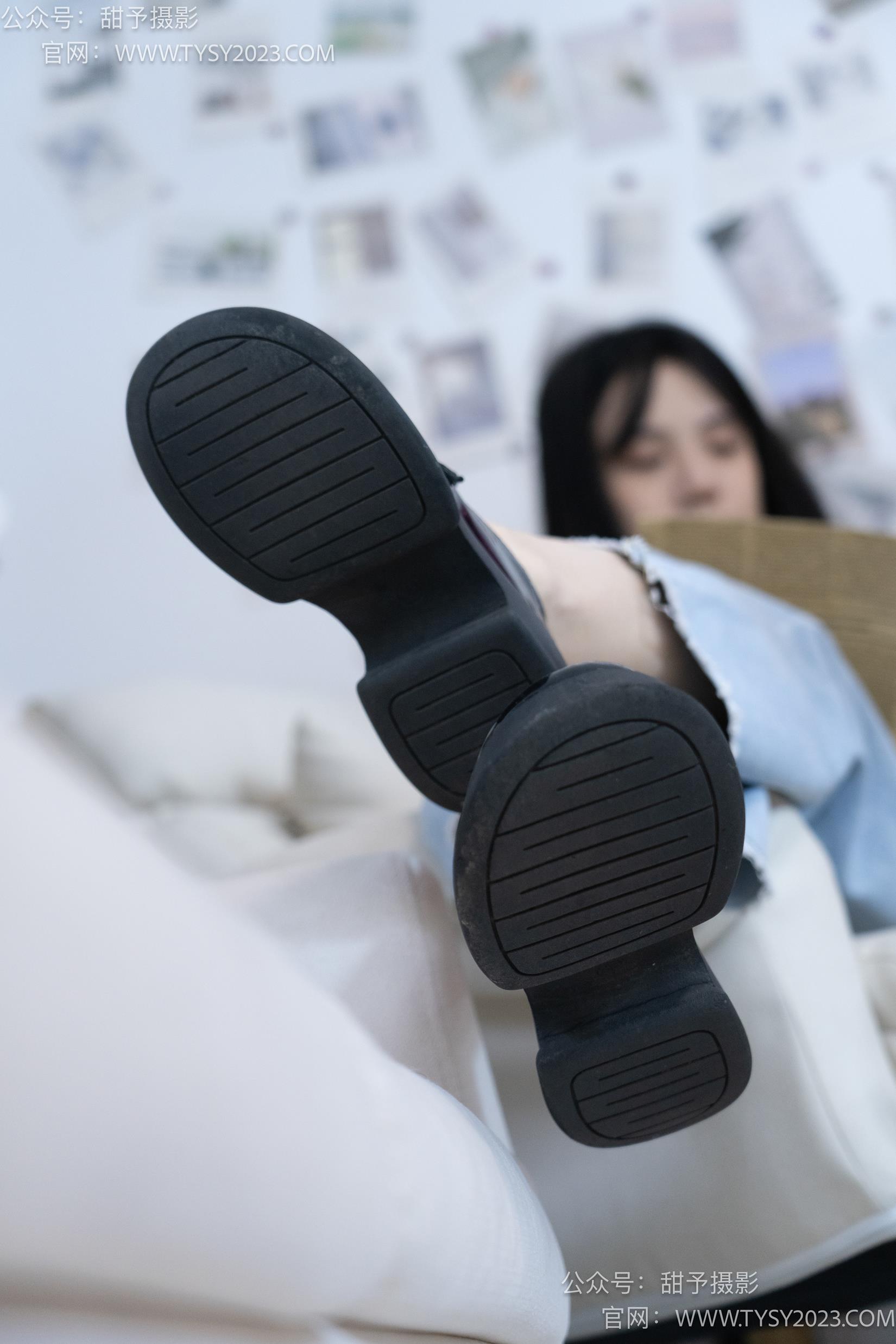 图片[15]-甜予摄影 NO.028 胡桃-皮鞋、白棉袜、裸足[124P] – 速更版-美库