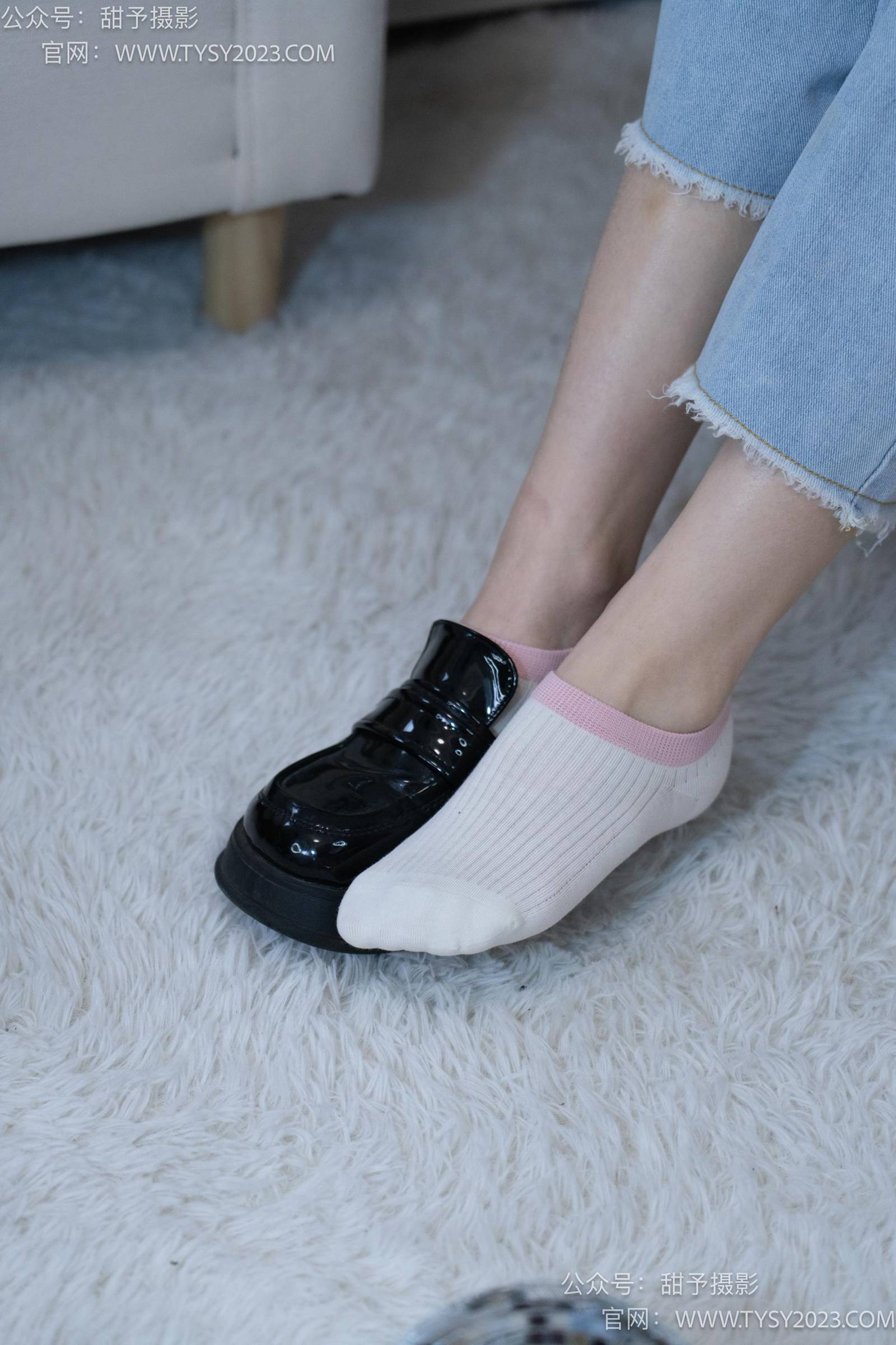 图片[20]-甜予摄影 NO.028 胡桃-皮鞋、白棉袜、裸足[124P] – 速更版-美库