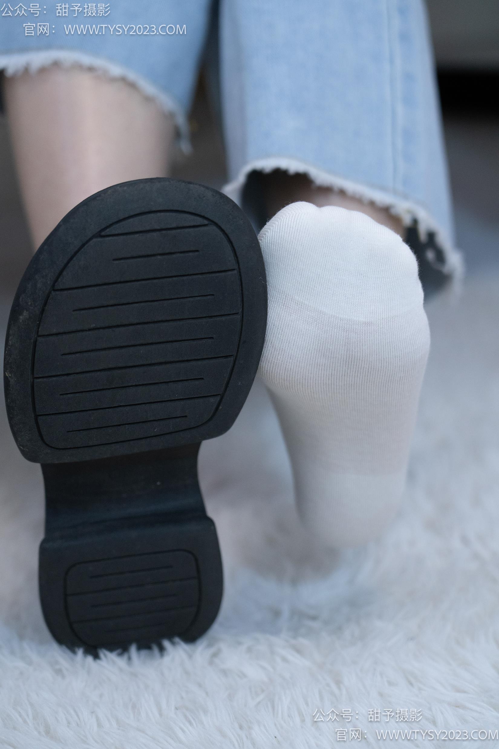 图片[23]-甜予摄影 NO.028 胡桃-皮鞋、白棉袜、裸足[124P] – 速更版-美库