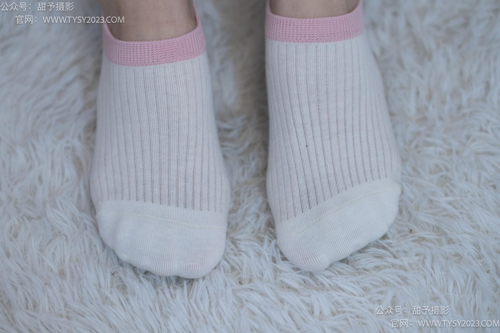 图片[25]-甜予摄影 NO.028 胡桃-皮鞋、白棉袜、裸足[124P] – 速更版-美库
