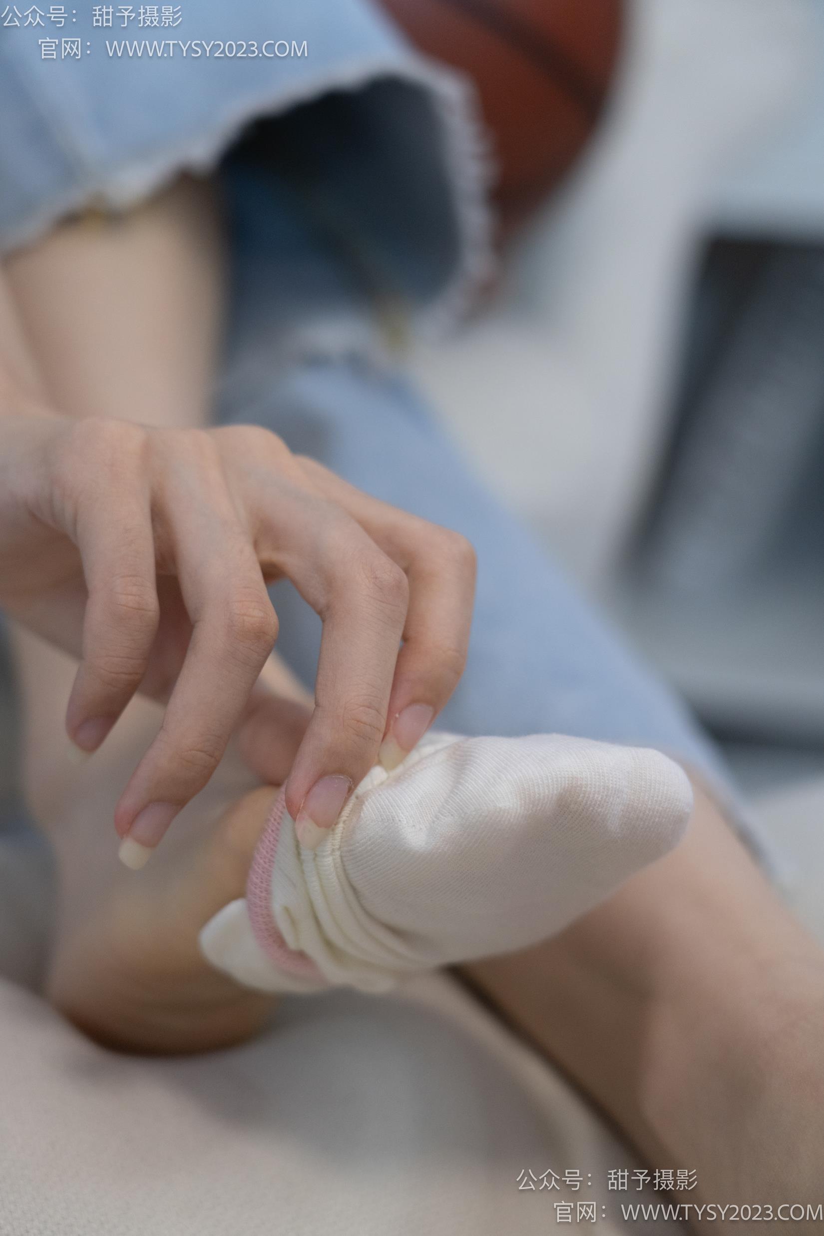 图片[76]-甜予摄影 NO.028 胡桃-皮鞋、白棉袜、裸足[124P] – 速更版-美库