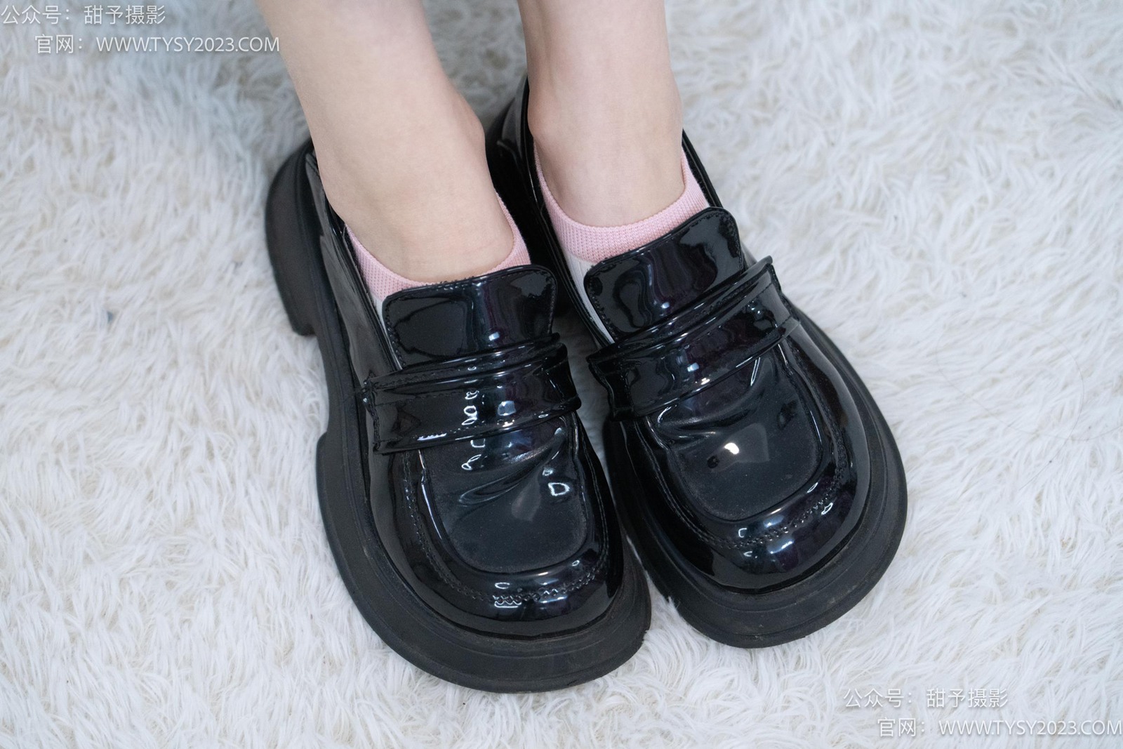 图片[117]-甜予摄影 NO.028 胡桃-皮鞋、白棉袜、裸足[124P] – 速更版-美库