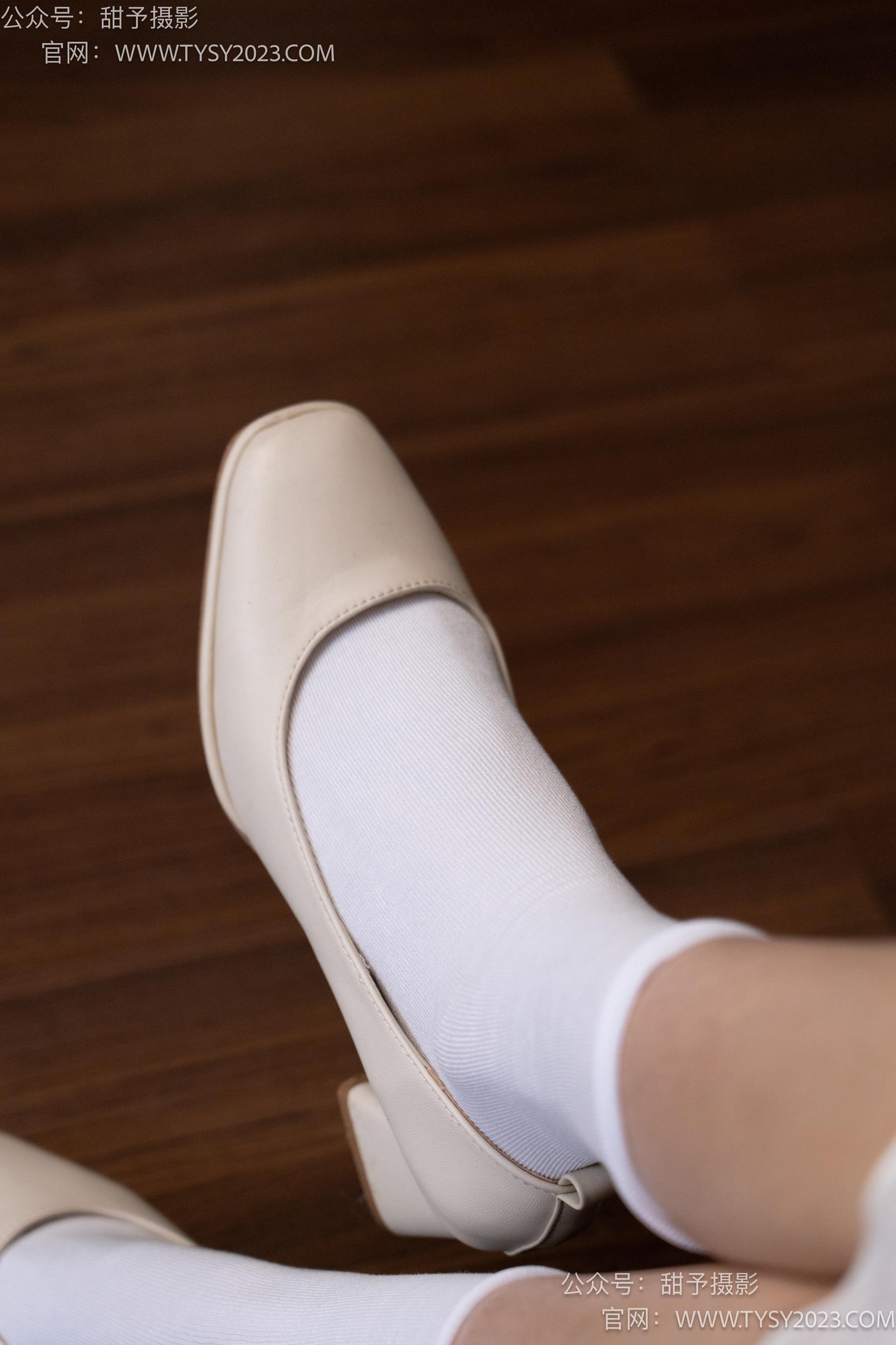 图片[13]-甜予摄影 NO.029 肉肉-高跟鞋、白棉袜、裸足[127P] – 速更版-美库