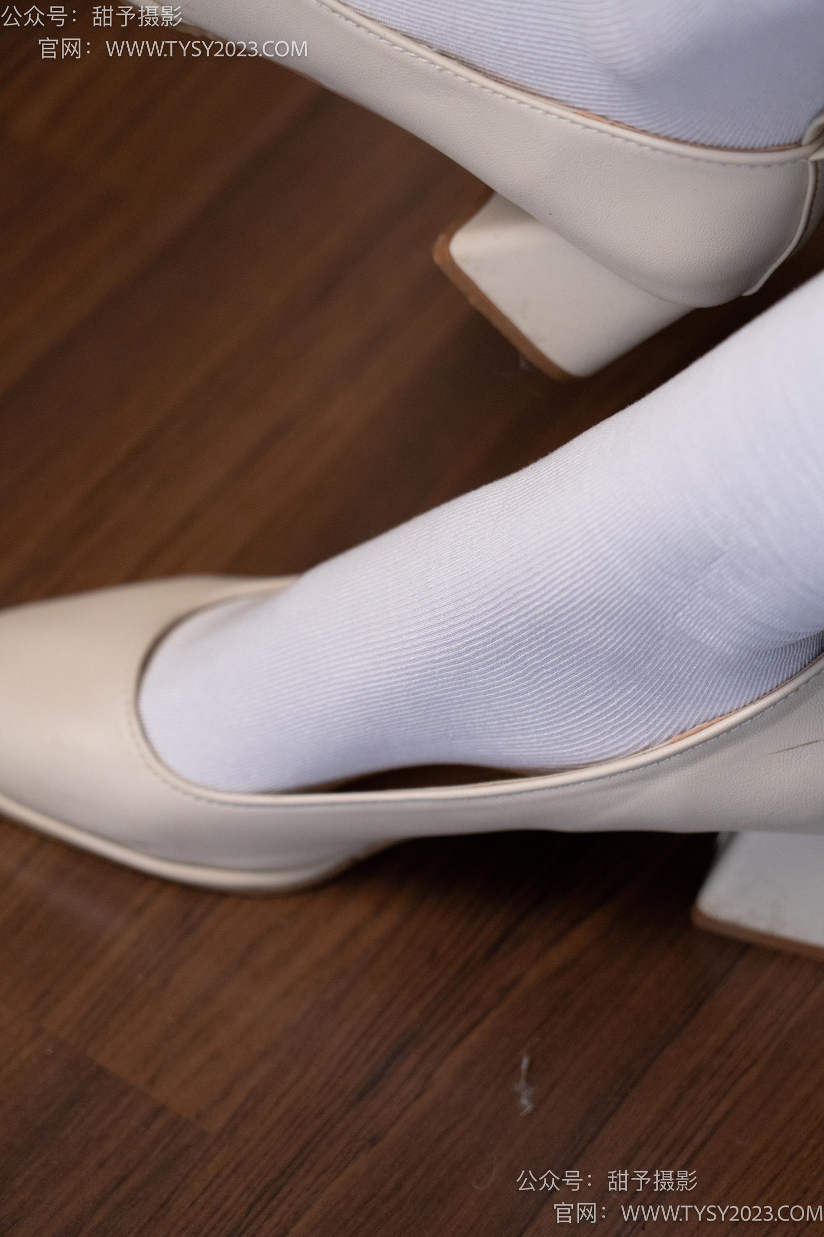 图片[14]-甜予摄影 NO.029 肉肉-高跟鞋、白棉袜、裸足[127P] – 速更版-美库