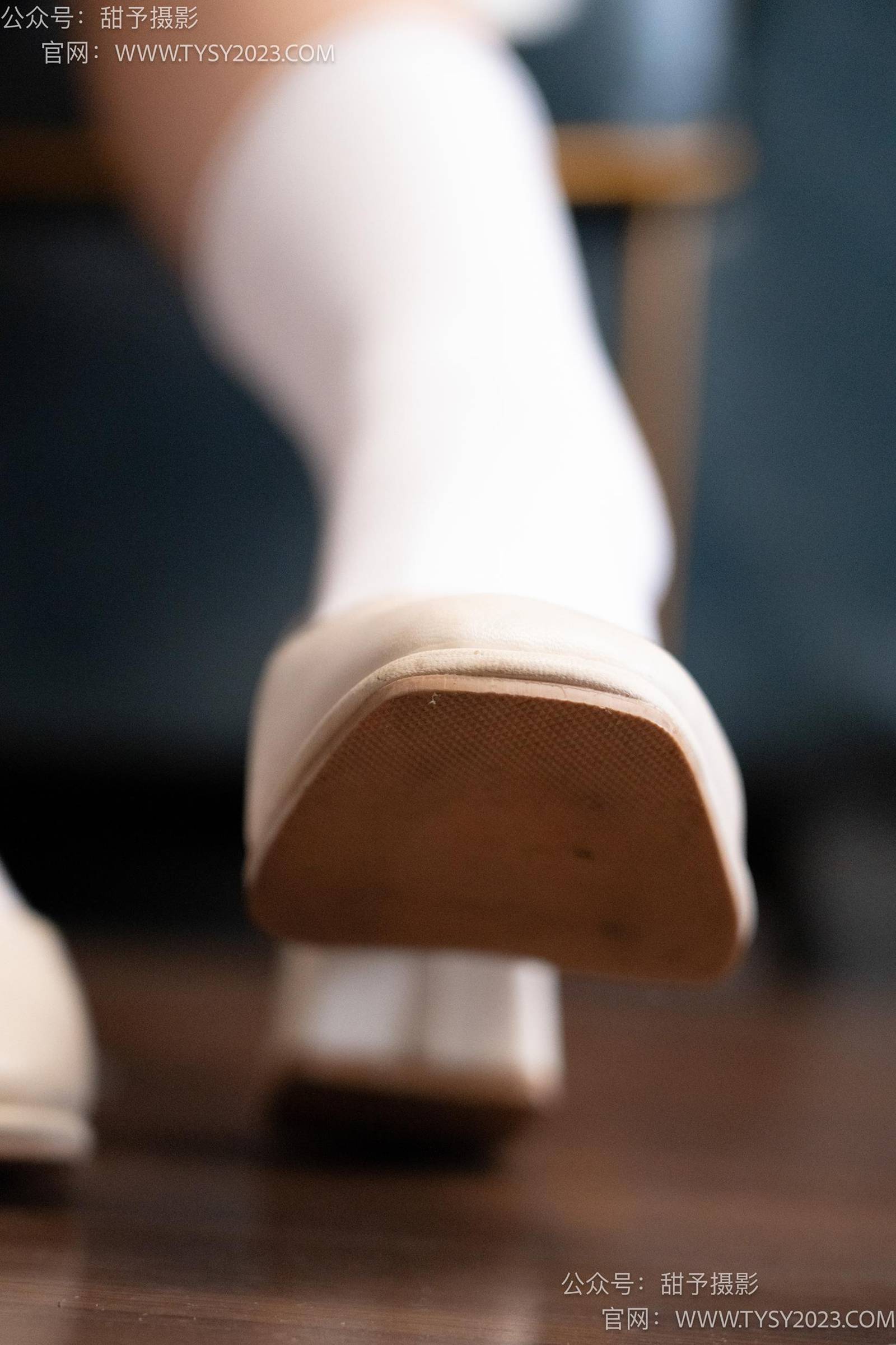 图片[18]-甜予摄影 NO.029 肉肉-高跟鞋、白棉袜、裸足[127P] – 速更版-美库