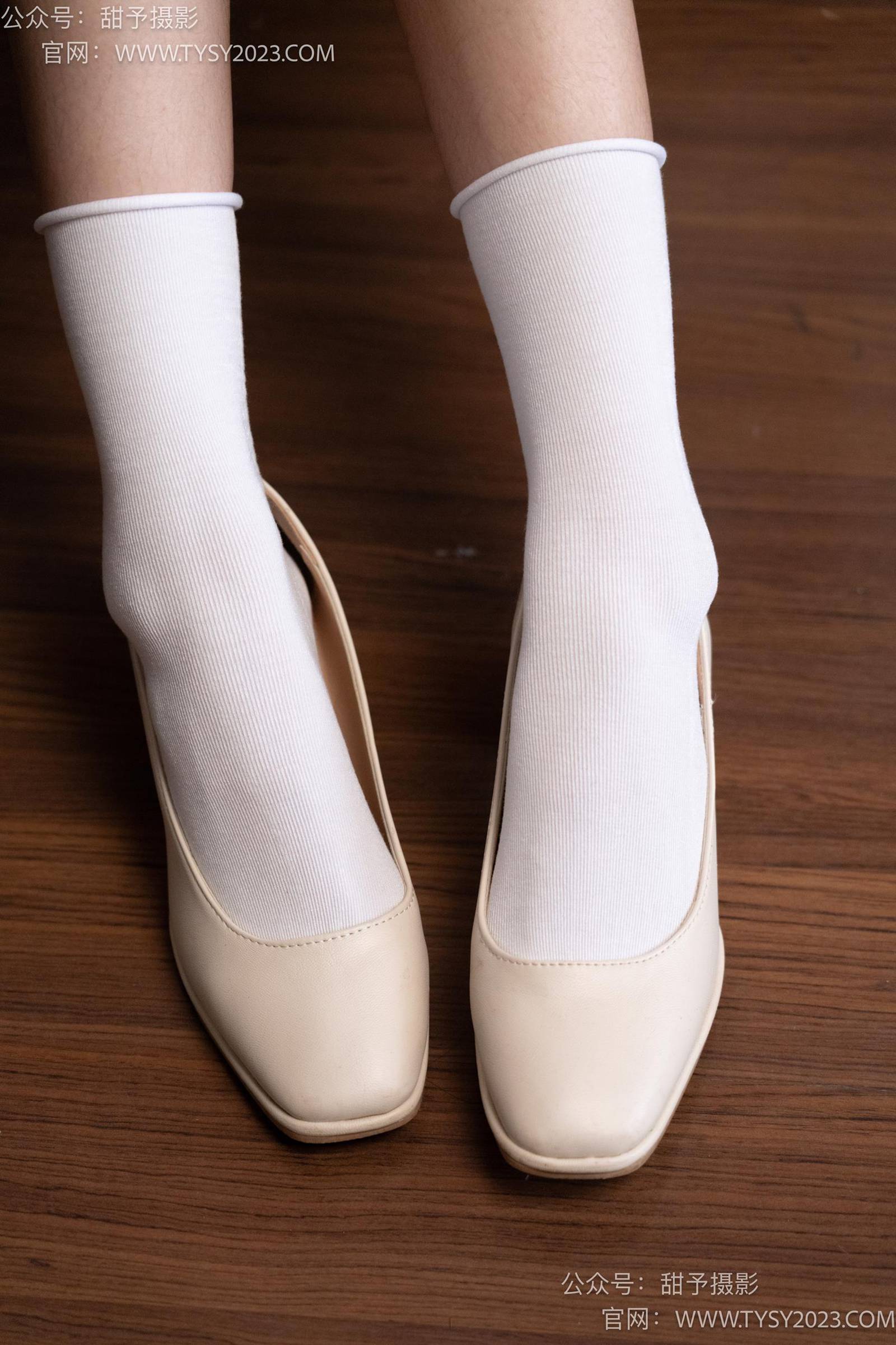 图片[19]-甜予摄影 NO.029 肉肉-高跟鞋、白棉袜、裸足[127P] – 速更版-美库