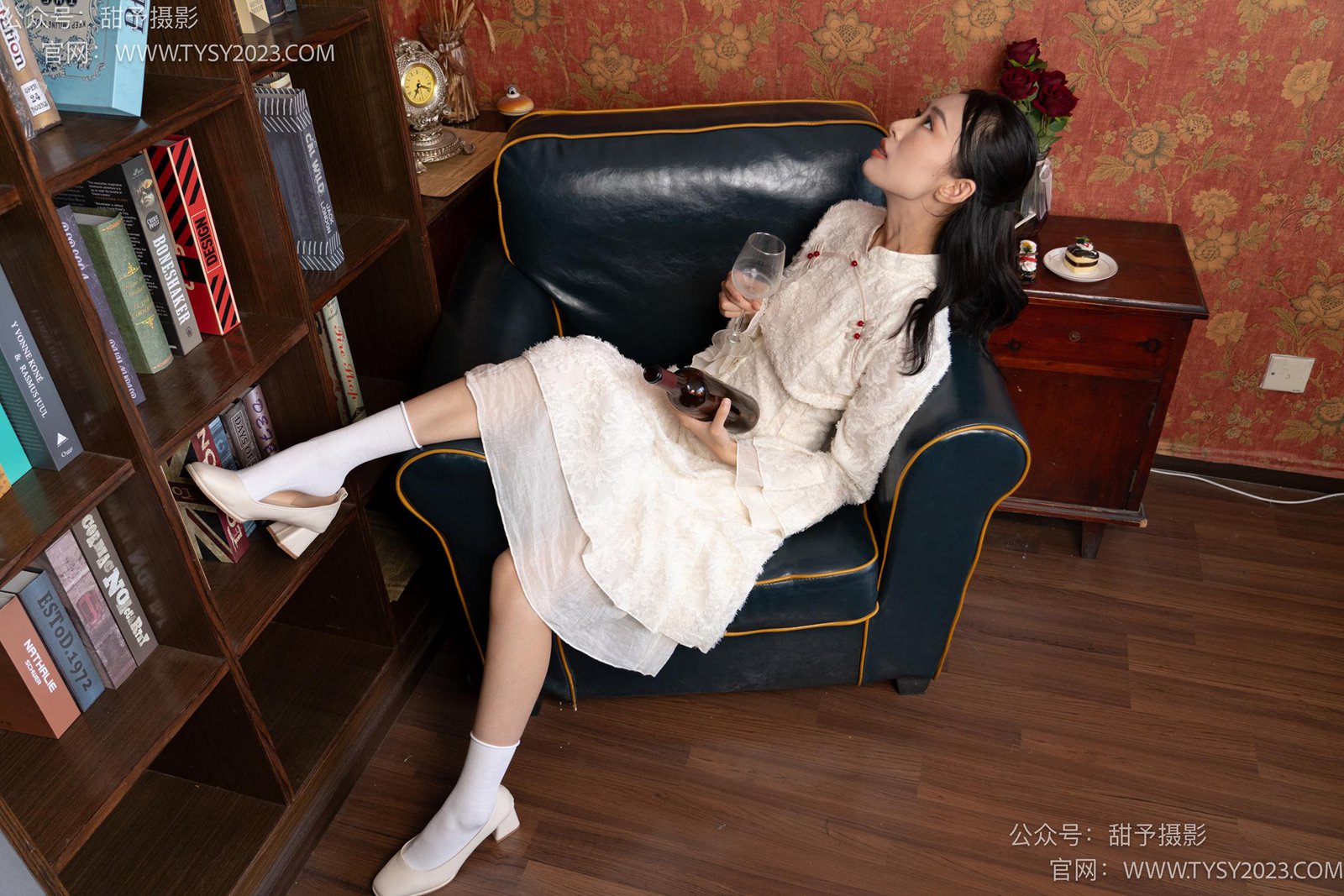 图片[20]-甜予摄影 NO.029 肉肉-高跟鞋、白棉袜、裸足[127P] – 速更版-美库