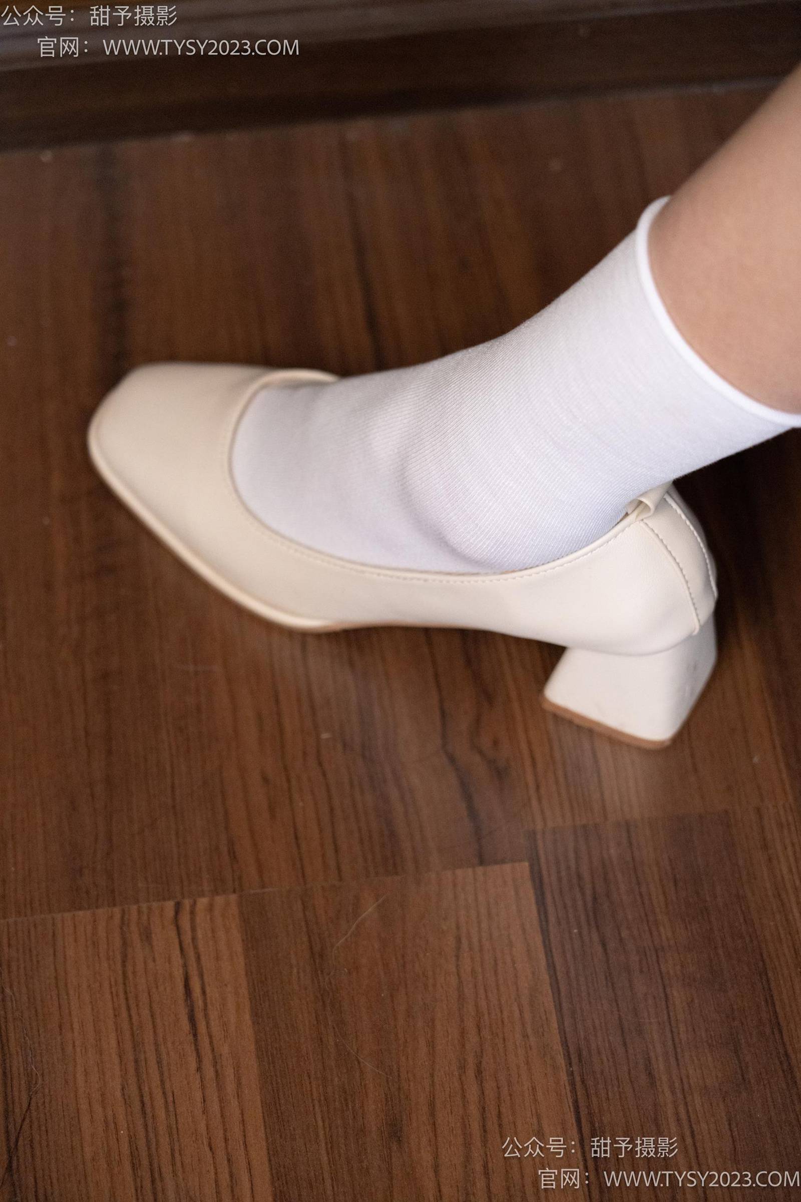 图片[25]-甜予摄影 NO.029 肉肉-高跟鞋、白棉袜、裸足[127P] – 速更版-美库