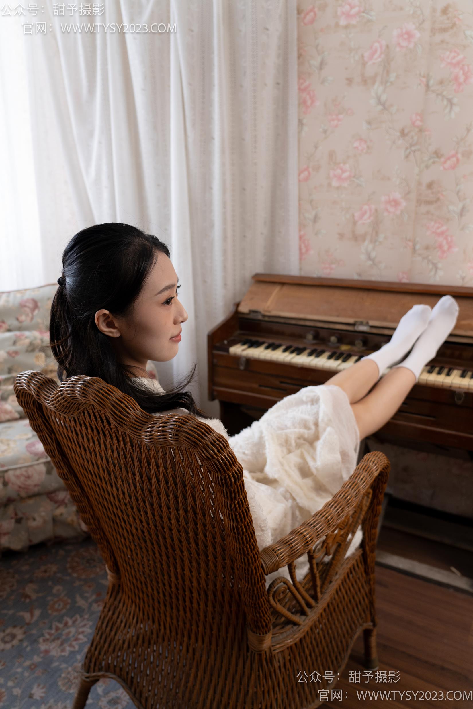 图片[35]-甜予摄影 NO.029 肉肉-高跟鞋、白棉袜、裸足[127P] – 速更版-美库