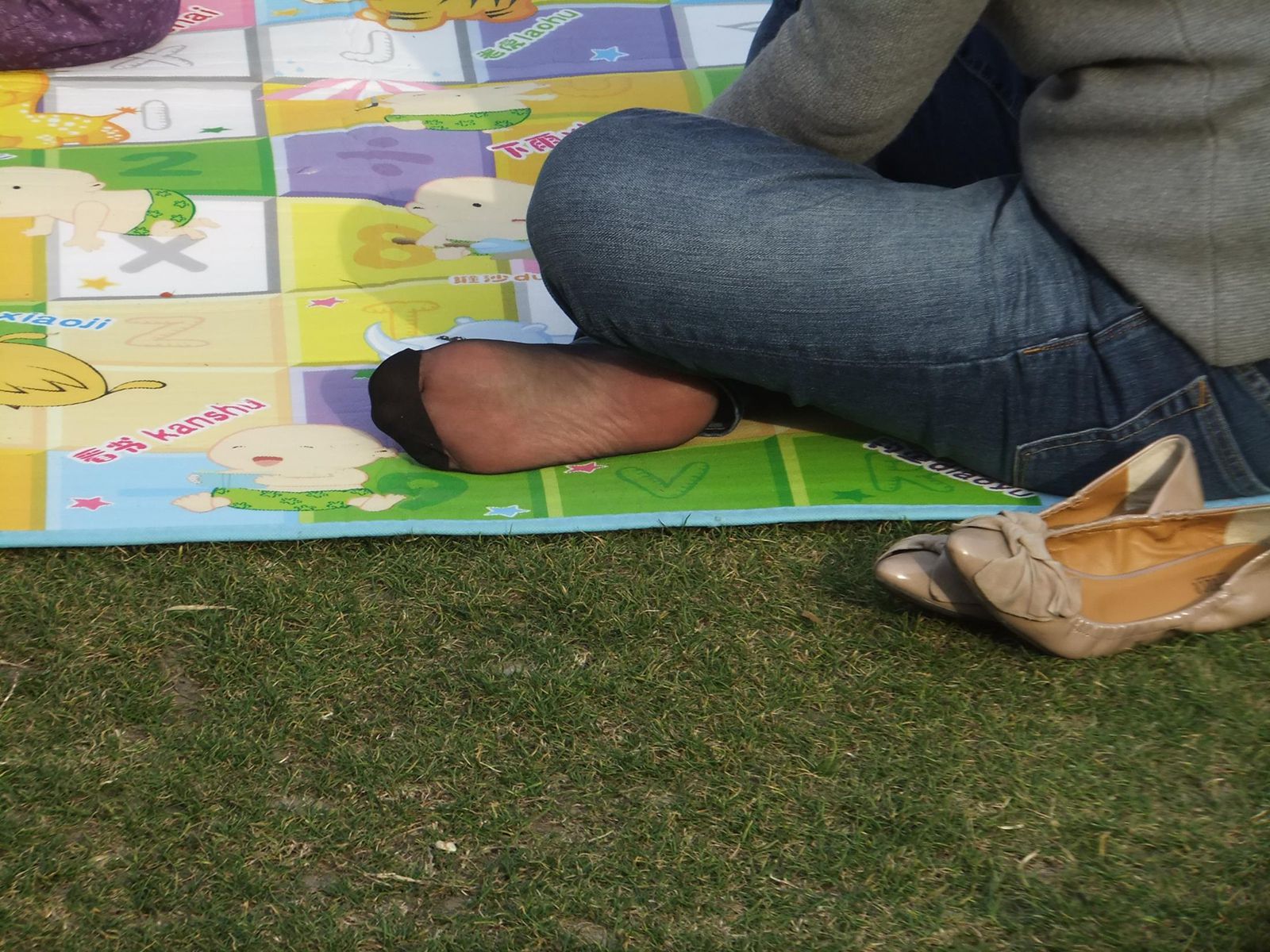 图片[12]-自由摄影 No.264 气质少父草地抓拍 [84P] – 速更版-美库