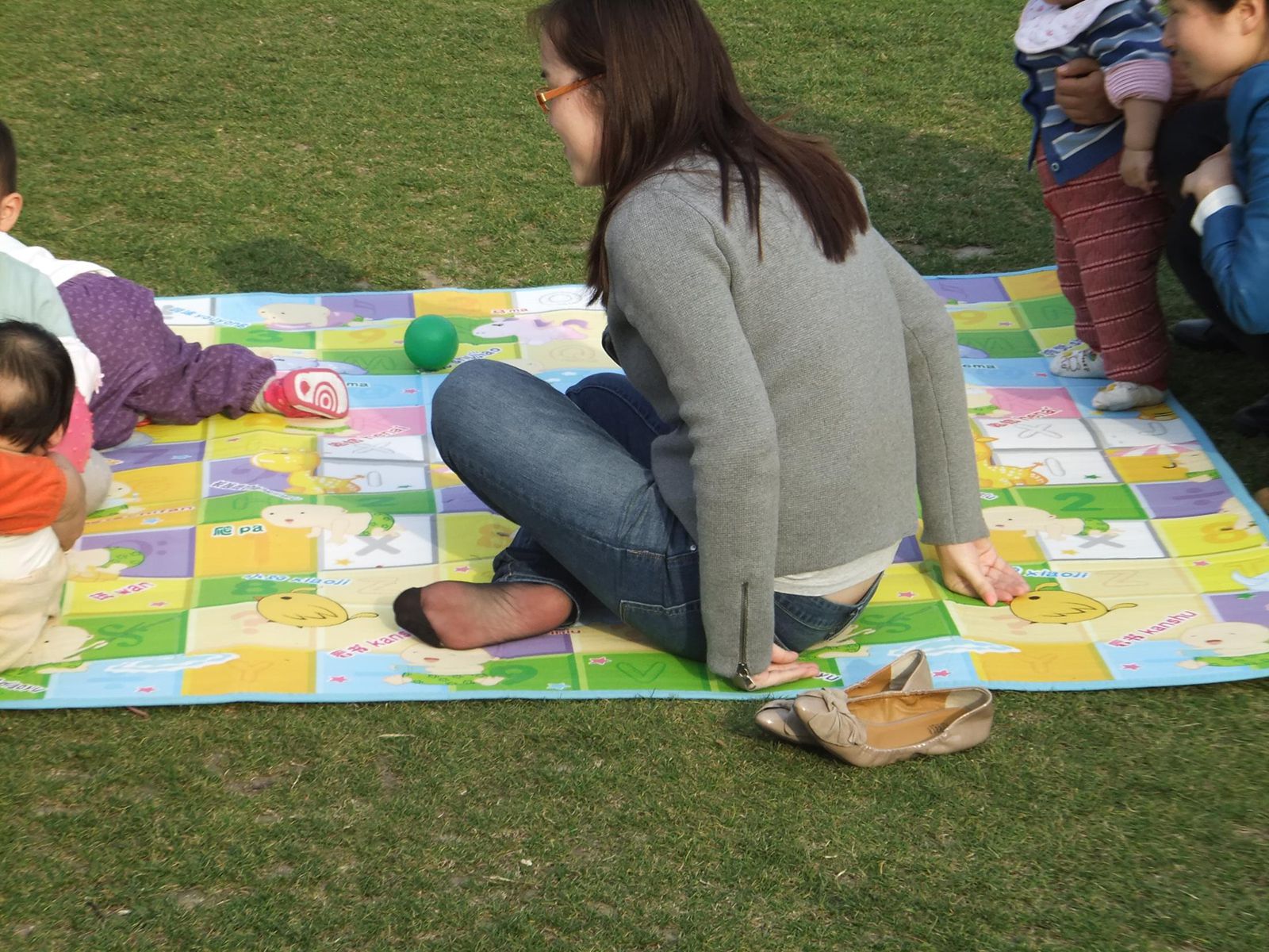 图片[16]-自由摄影 No.264 气质少父草地抓拍 [84P] – 速更版-美库